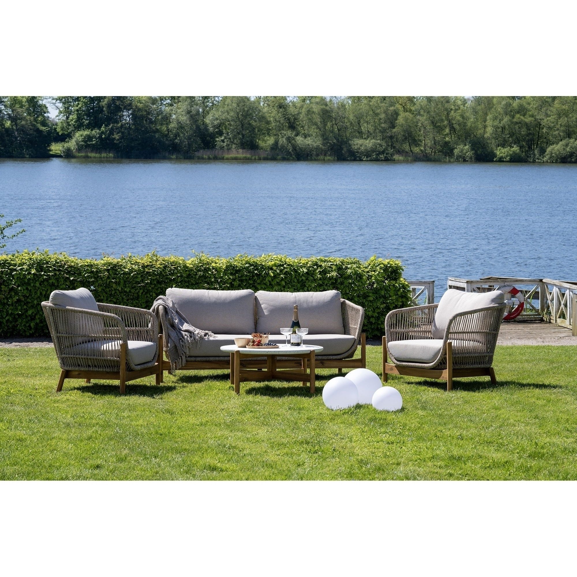 Gartentrends Gartentisch Terracina, in Akazie, Massivholz, Terrazzo - 84,5x38,5x84,5 (BxHxT)