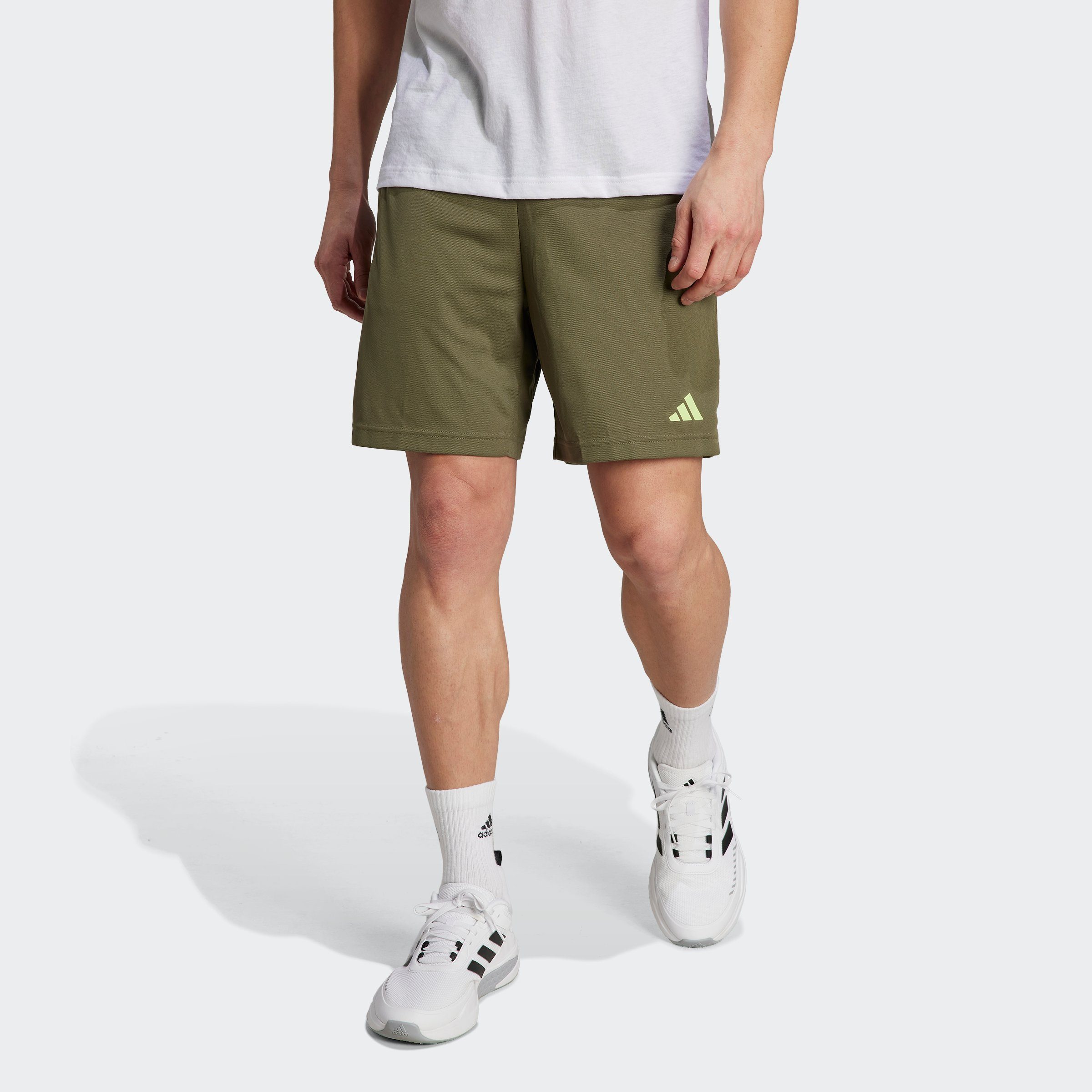 adidas SEASONAL ESSENTIALS Olive Pulse TRAIN / Shorts (1-tlg) Lime Strata Performance CAMO