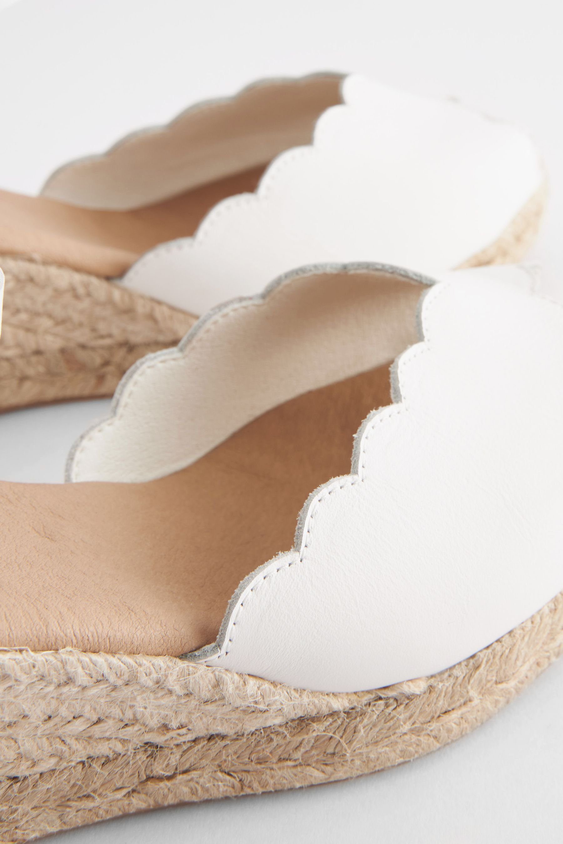 (1-tlg) Keilsandalette Comfort® mit White Next Forever Keilabsatz Peeptoe-Sandalen