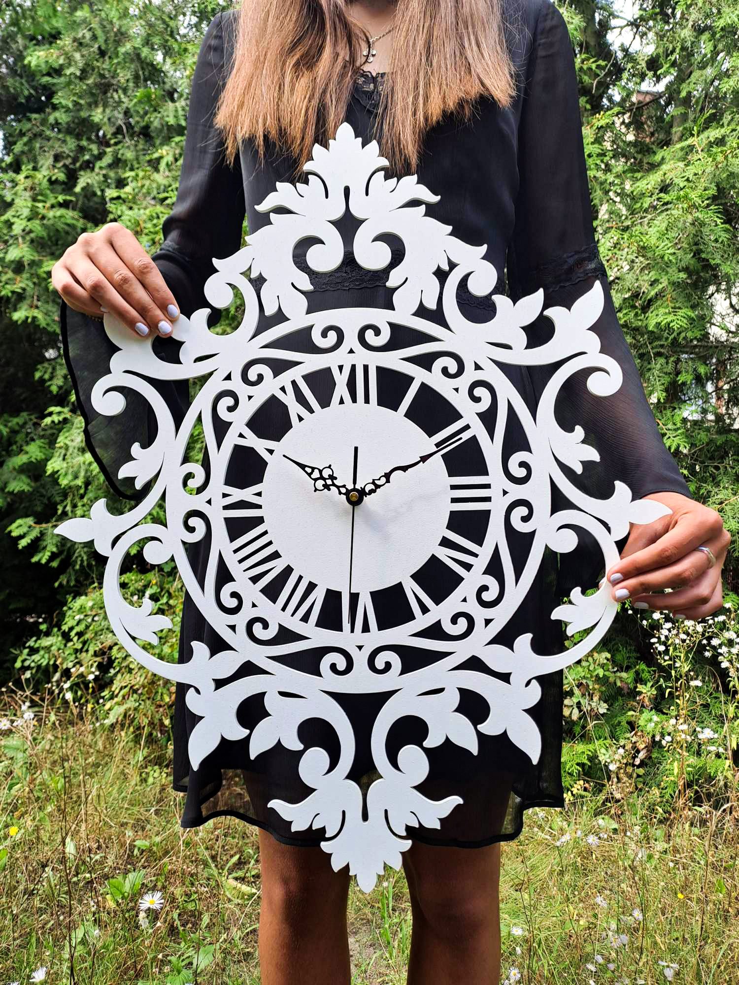 ORNAMENTI Wanduhr Grosse, vintage, retro, hingucker Wanduhr, weiss, schwarz, 50 x 62 cm (Gold, ohne Ticken, victorianisch Wanddeko, Holzdeko, Wandkunst)