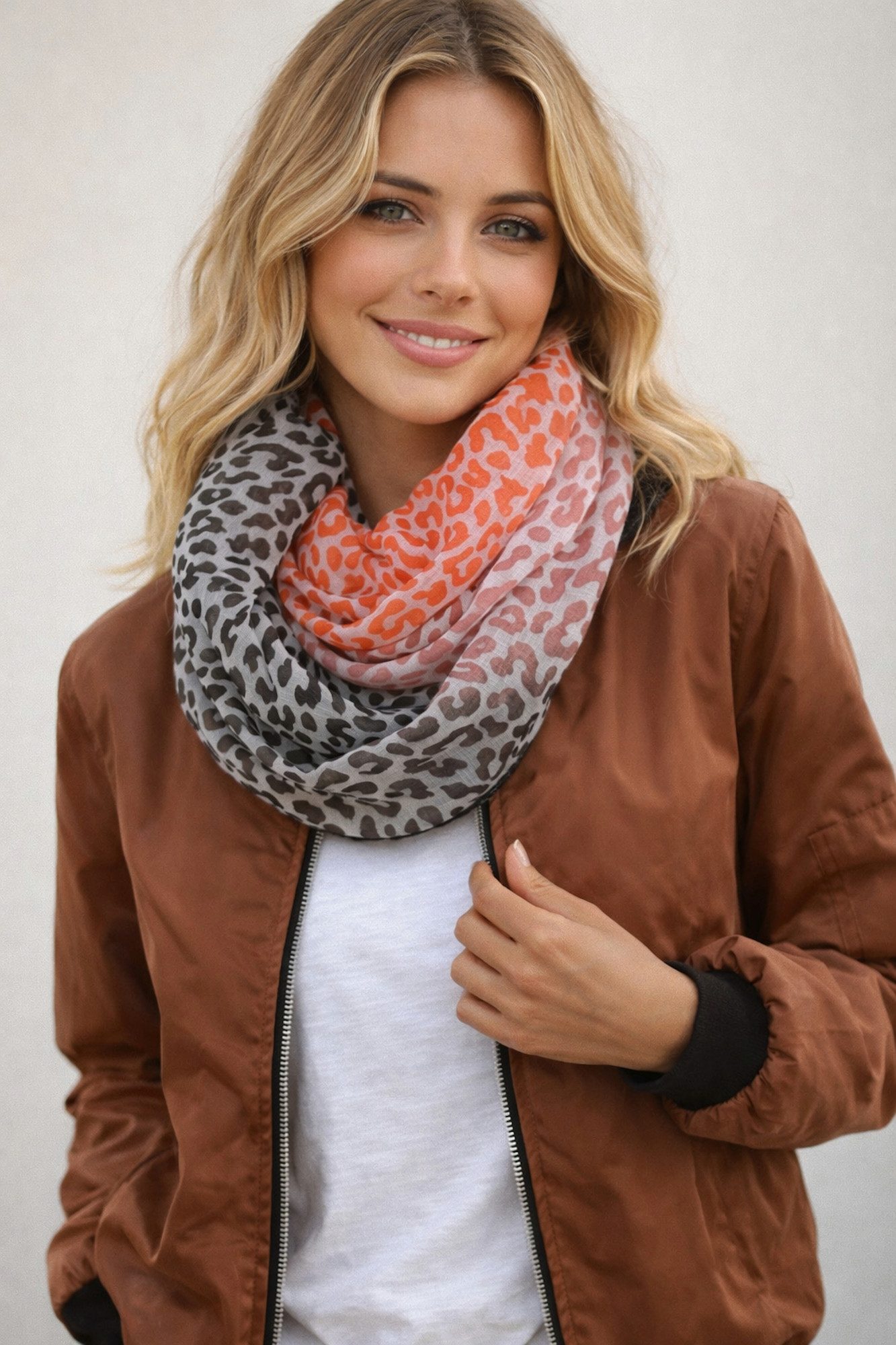 Ella Jonte Loop, mit buntem Leopardenmuster – Trendiges Accessoire für Damen