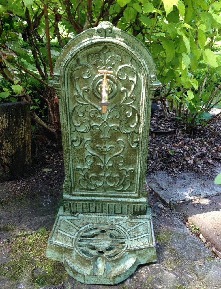 Antikas Wasserspeier Standbrunnen, wie antik, Brunnen mit Wasserhahn, Gusseisen, Grün