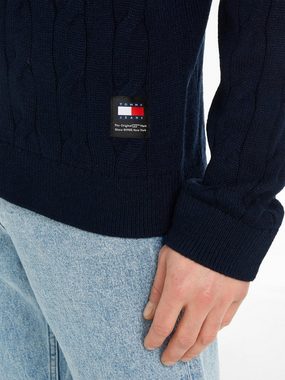 Tommy Jeans Strickpullover TJM REG V-NECK CABLE SWEATER mit zartem Zopfmuster