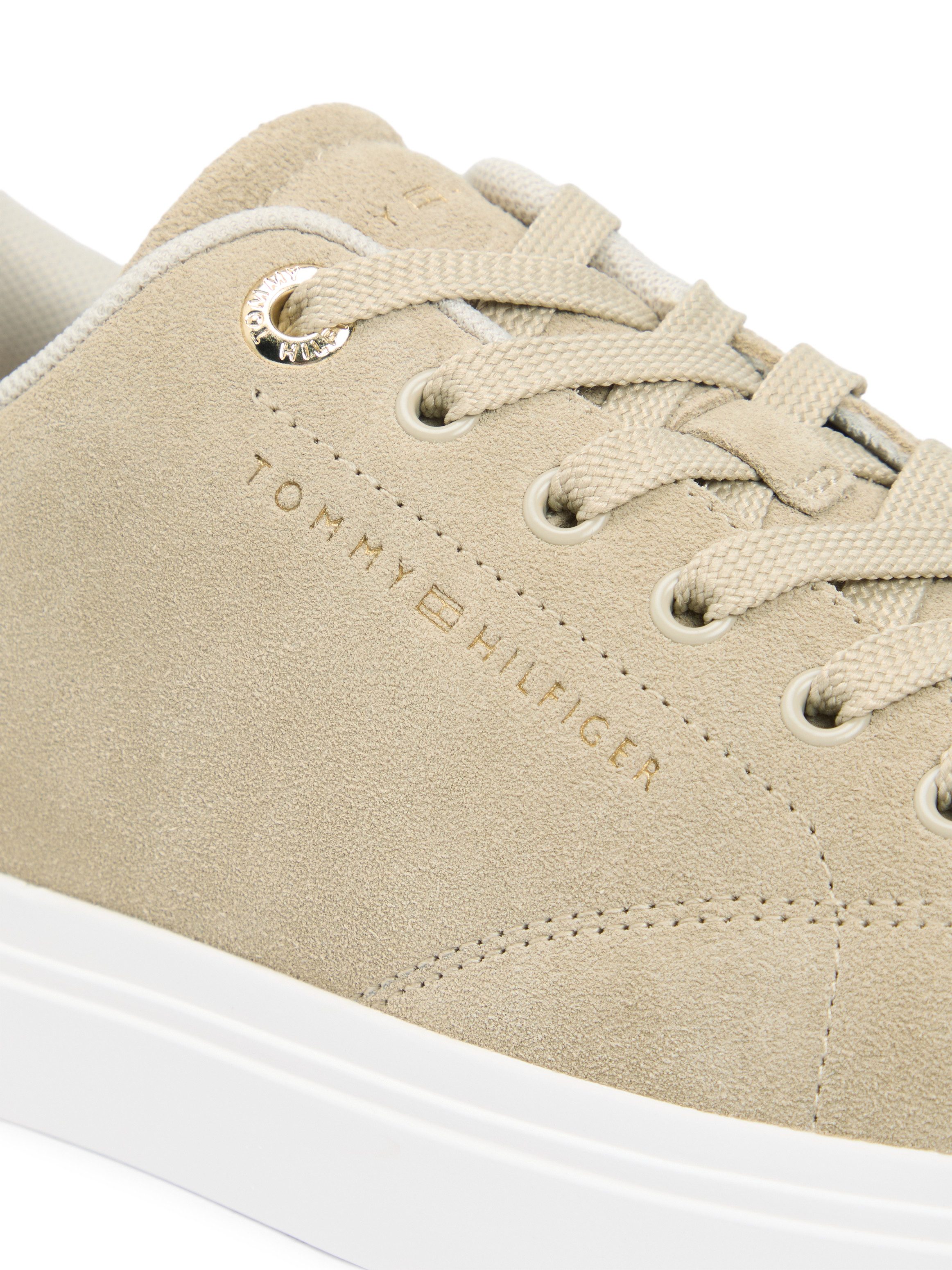 Tommy Hilfiger TH FEMININE CUPSOLE SUEDE Plateausneaker Freizeitschuh, Halbschuh, Schnürer mit Logoschriftzügen