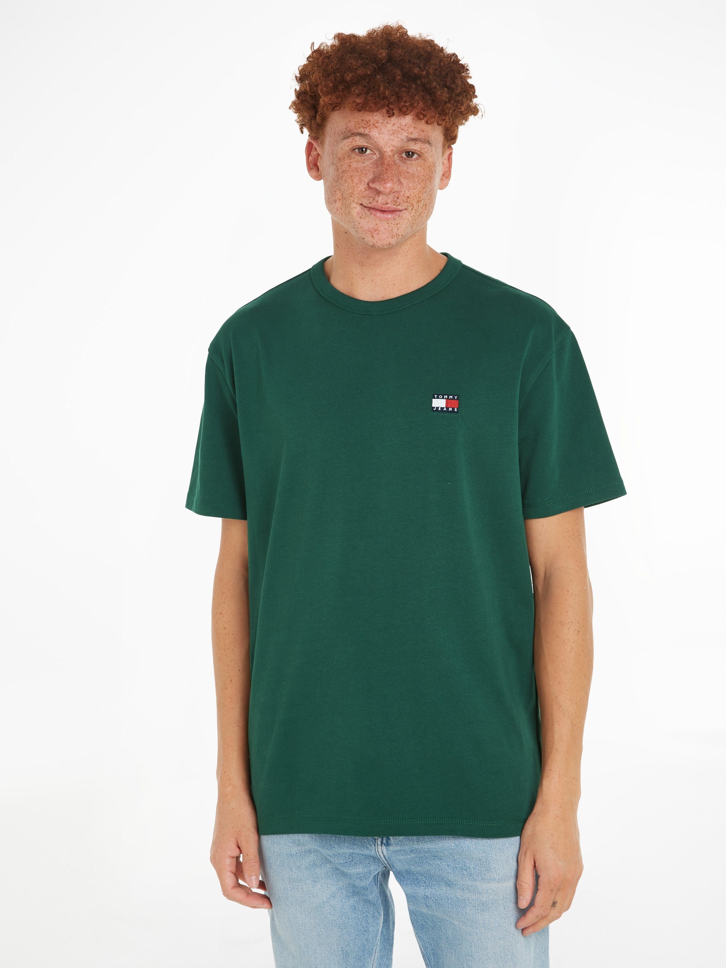 Tommy Jeans T-Shirt TJM REG BADGE TEE EXT mit Rundhalsausschnitt Court Green | T-Shirts