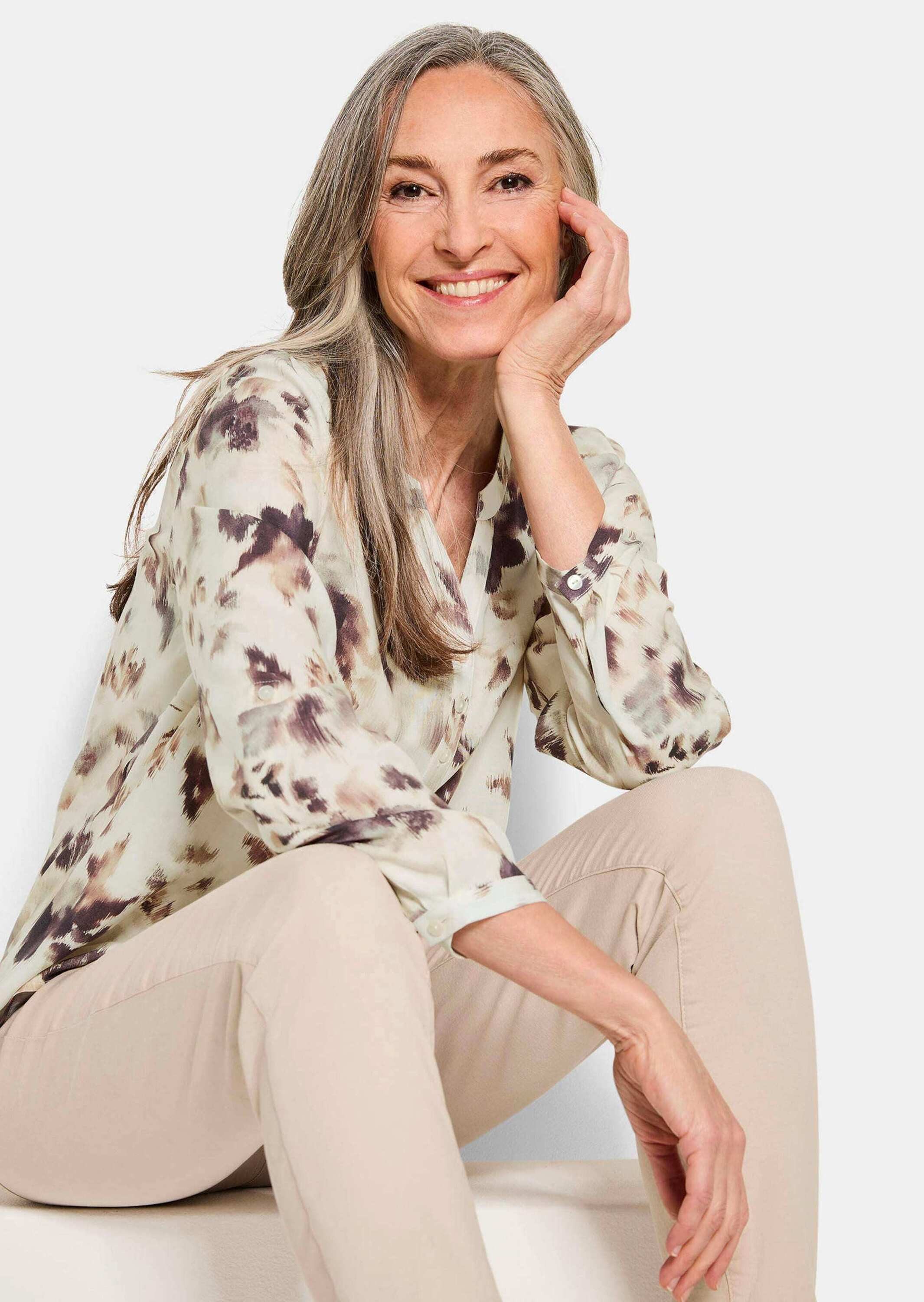 GOLDNER Schlupfbluse Florale Druckbluse mit V-Ausschnitt Viskosebluse mit Seitenschlitzen und Langarm