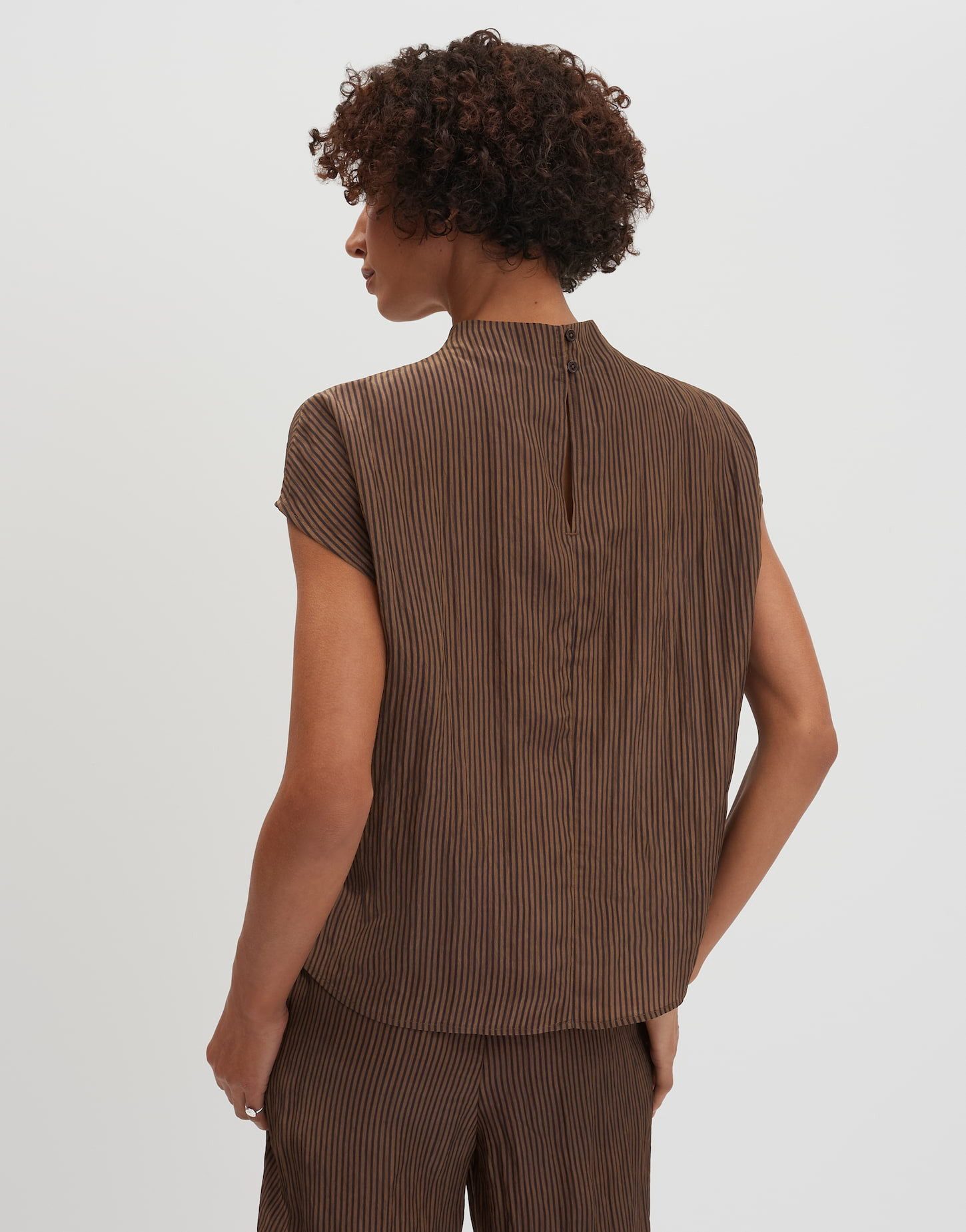 someday Kurzarmbluse Zava aus Webware mit Streifenmuster Mit feinem Glanz und Rückenschlitz für elegante Looks