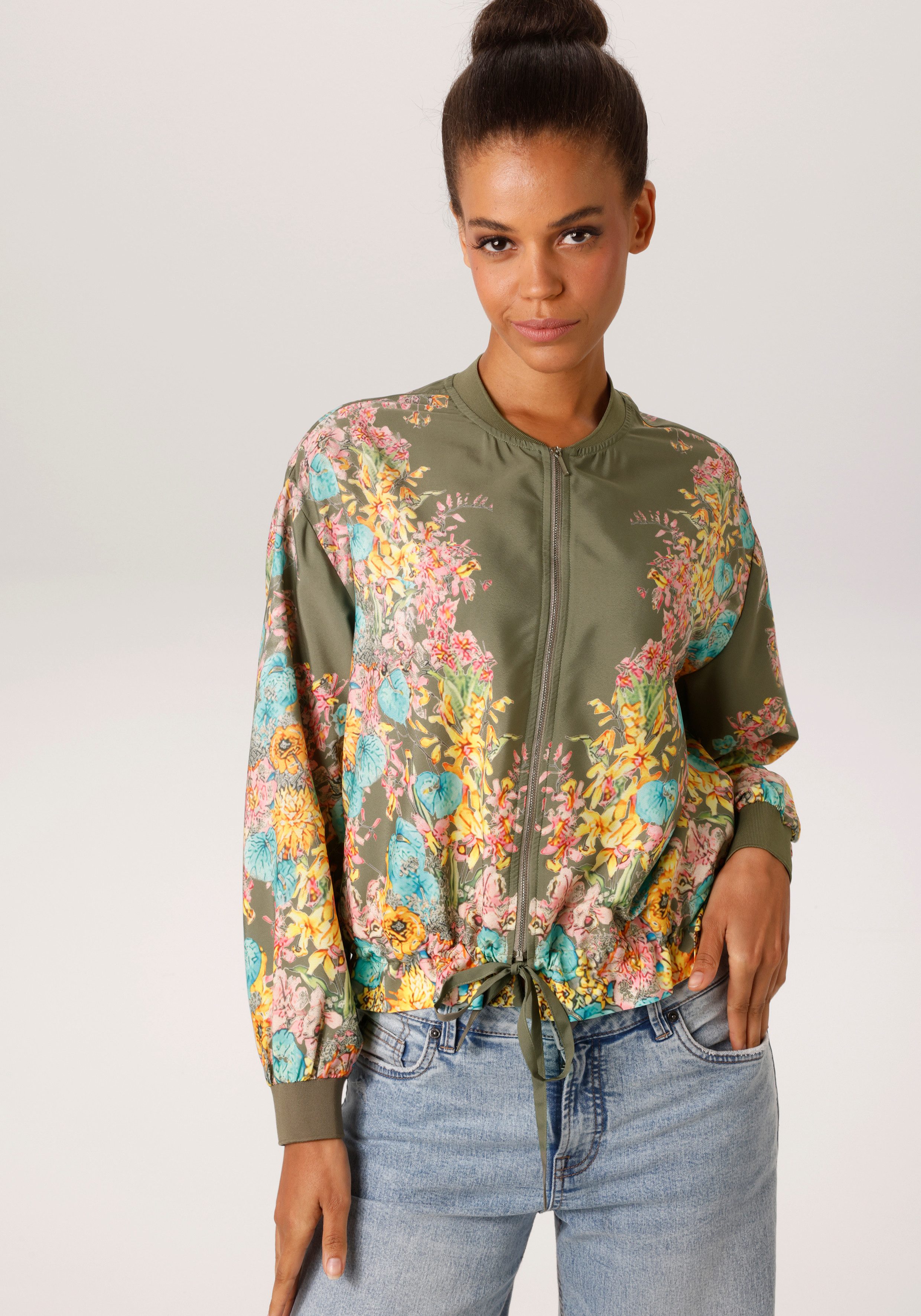Aniston CASUAL Blouson mit farbenfrohen Blumendruck - NEUE KOLLEKTION. € 49,99, (€ 49,99 pro 1 Stk).