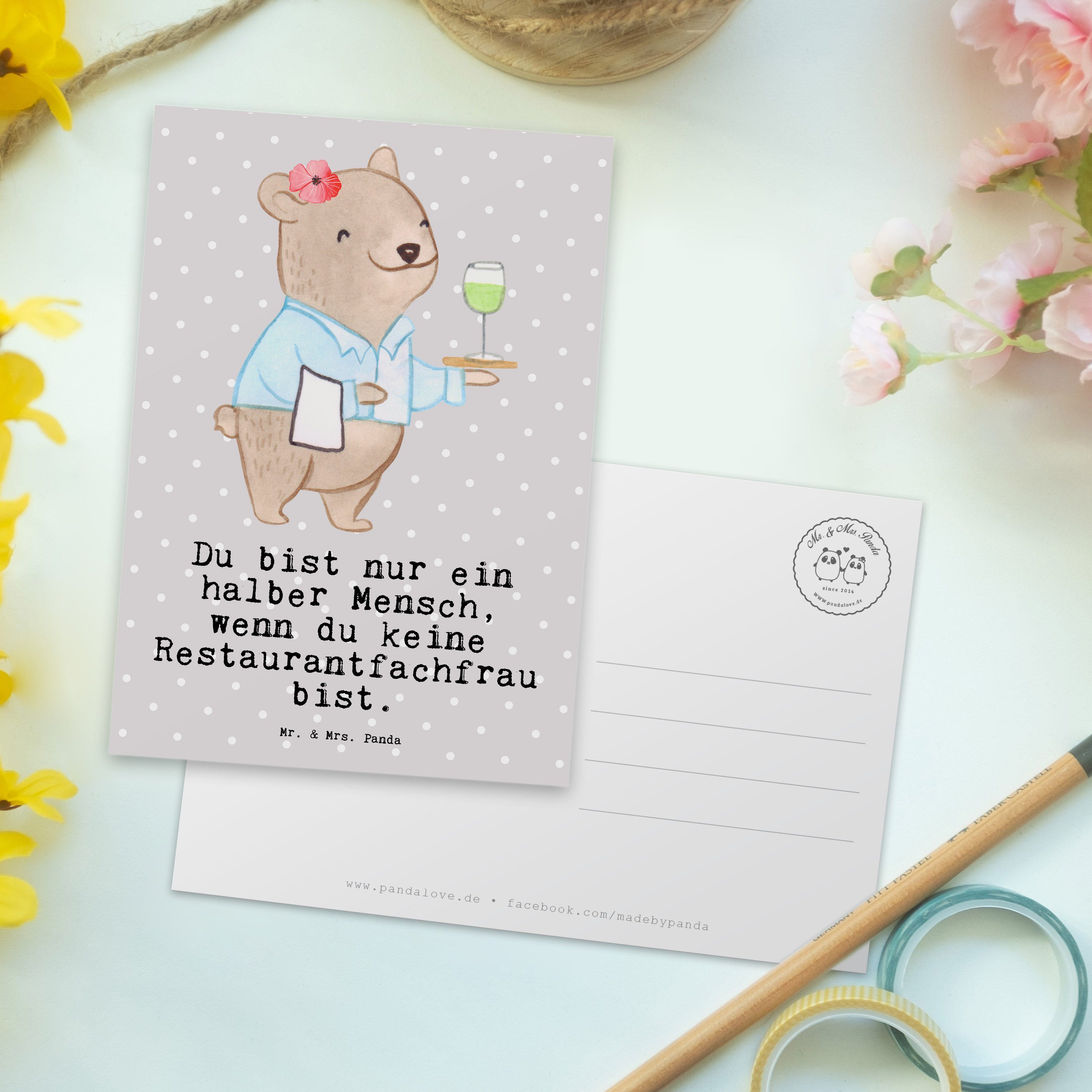 Mr. & Mrs. Panda Postkarte Restaurantfachfrau mit Herz - Grau Pastell - Geschenk, Dankeschön, Au