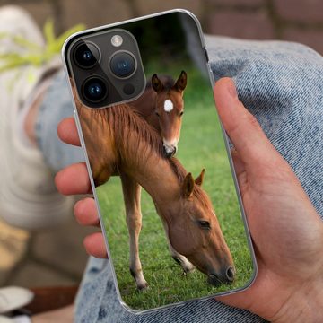MuchoWow Handyhülle Pferde - Gras - Porträt, Handyhülle Telefonhülle Apple iPhone 14 Pro Max