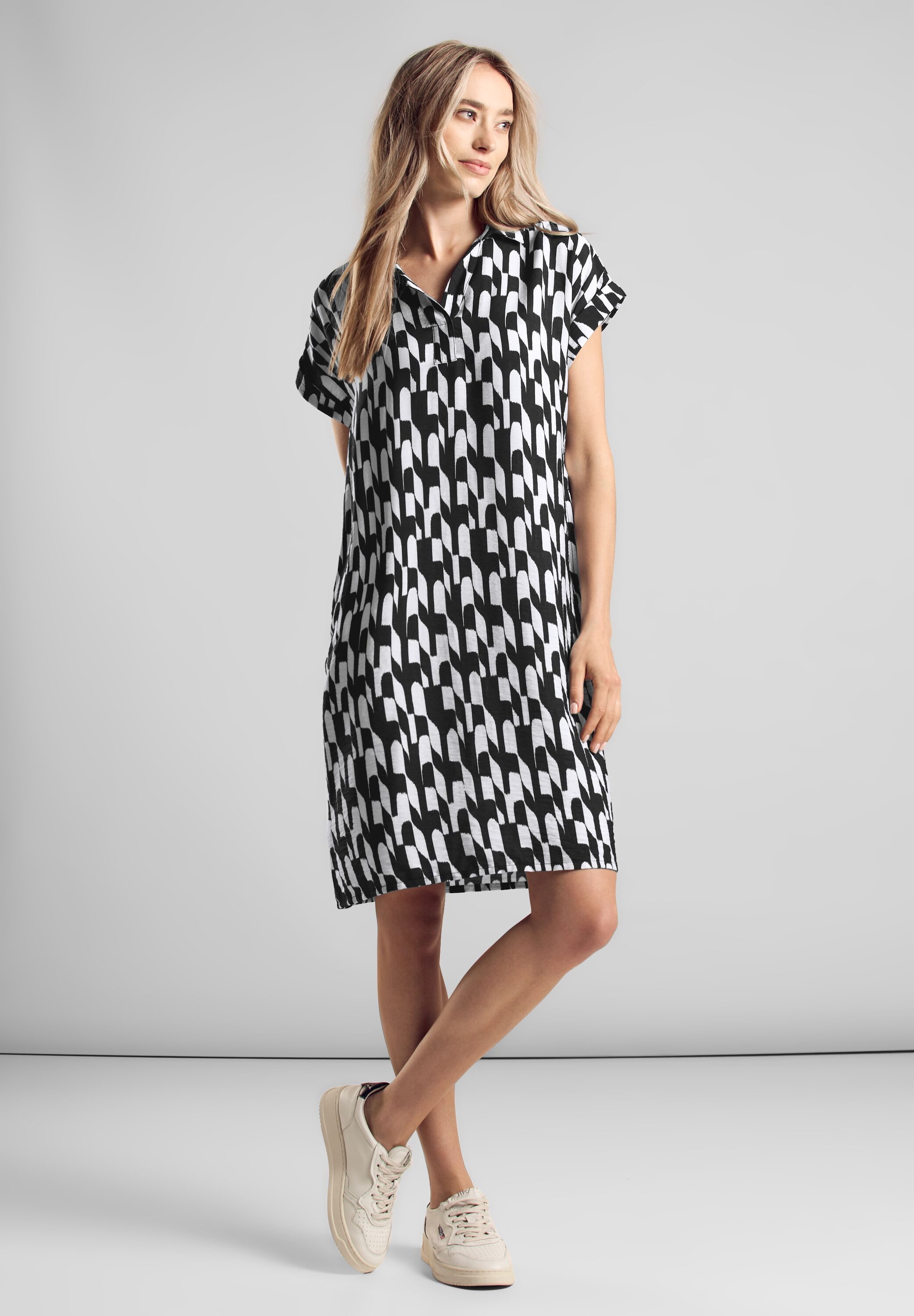 Blusenkleid