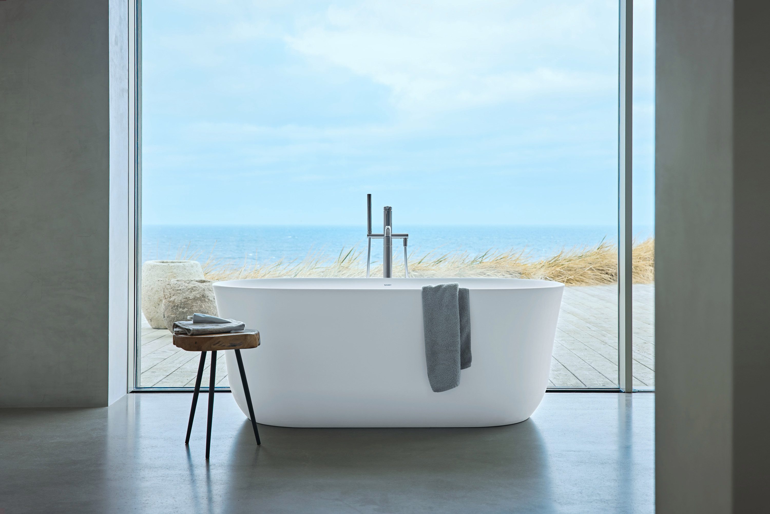 Duravit Badewanne Soleil, (freistehende Badewanne, freistehende Wanne, inkl. Ablaufgarnitur), aus DuroCast Plus (Mineralguss), 160x80 cm, Weiß Matt, Oval