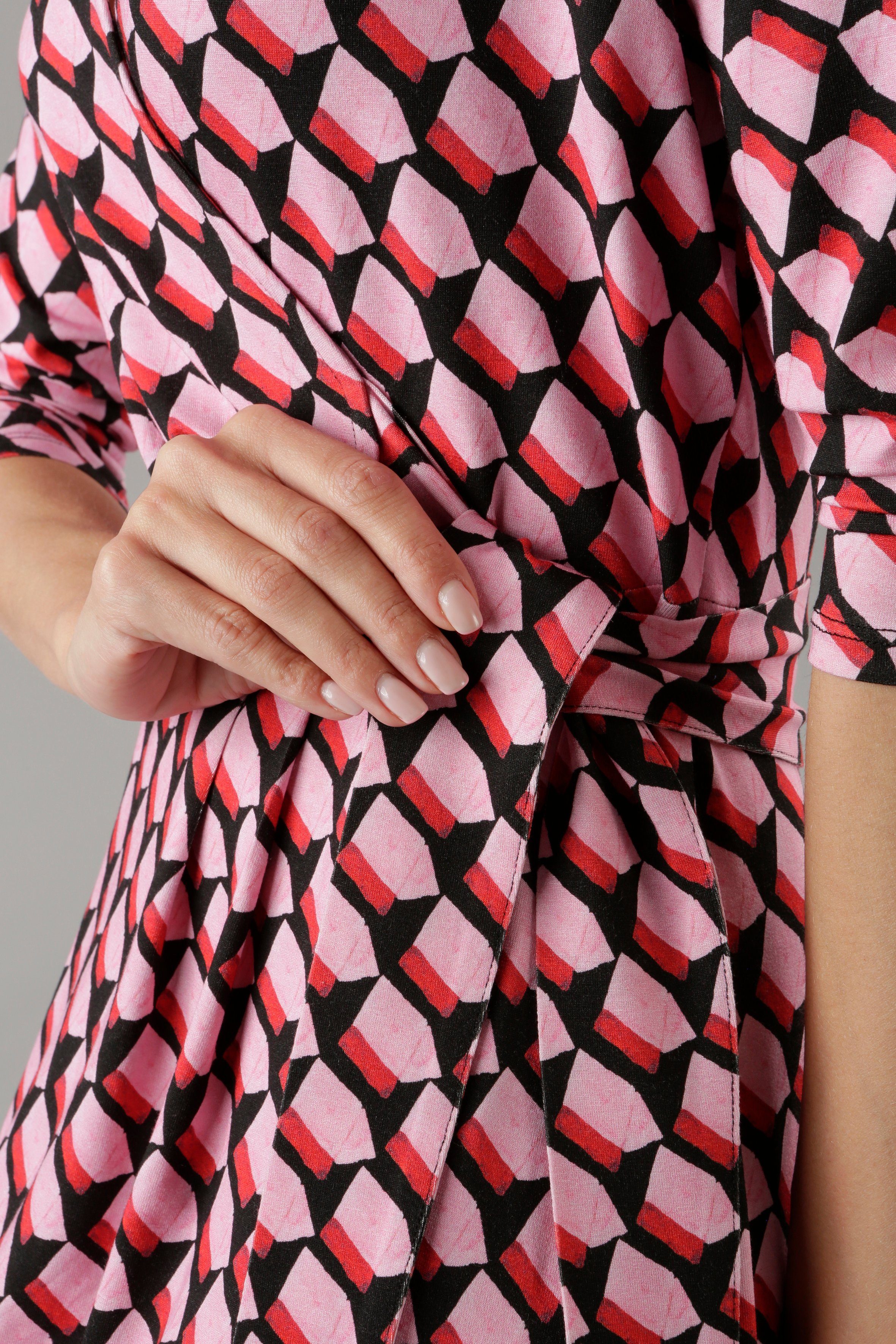 in Aniston Allover-Muster mit Wickeloptik und SELECTED Jerseykleid Ausschnitt