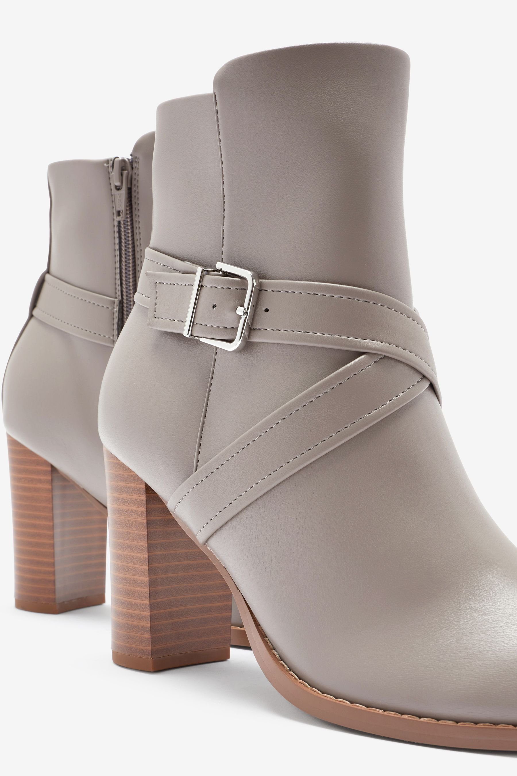 Schnalle Next (1-tlg) Comfort® mit Forever Absatz-Stiefeletten Grey Chelseaboots