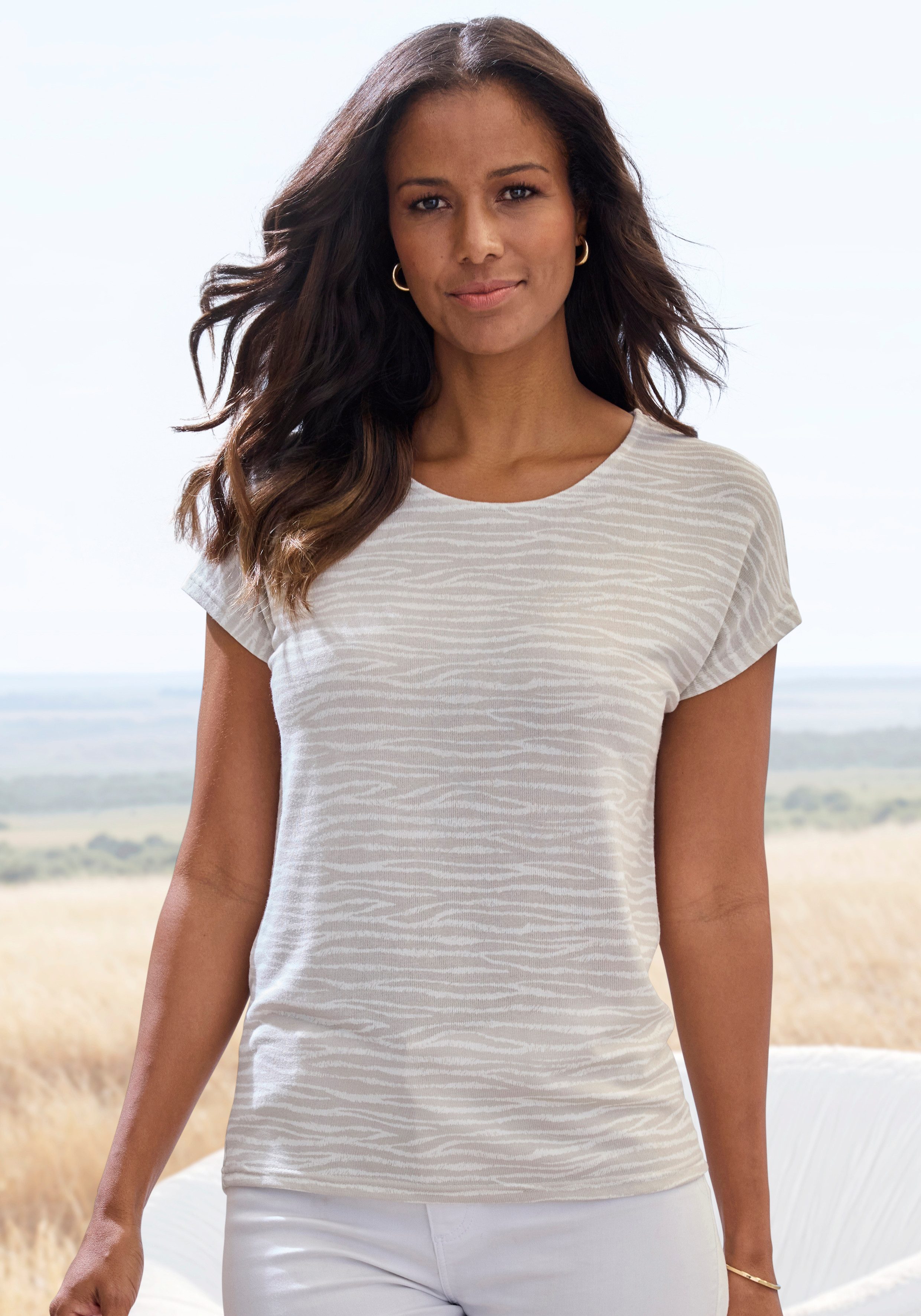 LASCANA Kurzarmshirt "mit modischem Zebra-Muster", aus weichem Viskose-Stri günstig online kaufen