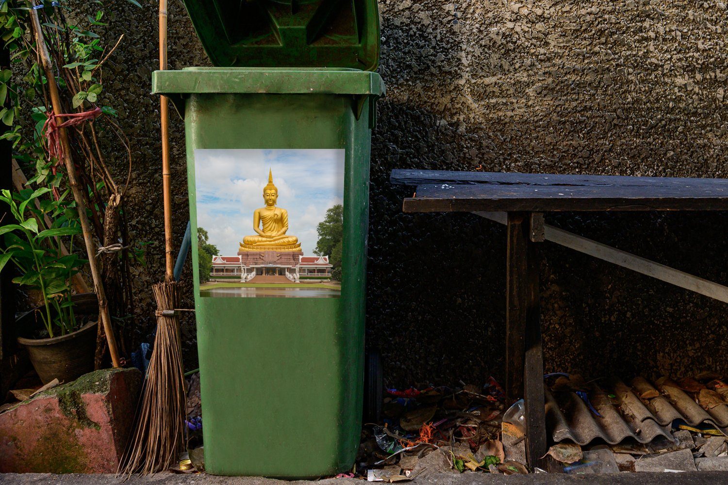 - Sticker, - Gold Buddha-Statue Buddha (1 Mülleimer-aufkleber, Abfalbehälter Container, - Wandsticker Religion St), MuchoWow Mülltonne,