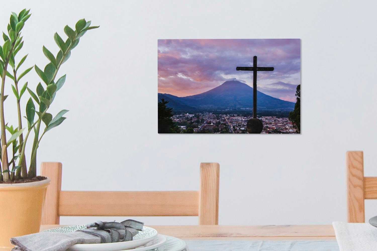 OneMillionCanvasses® Leinwandbild Lila Wolken Guatemala St), berühmten Wanddeko, über Aufhängefertig, cm Wandbild 30x20 der Nordamerika, in (1 Stadt Leinwandbilder