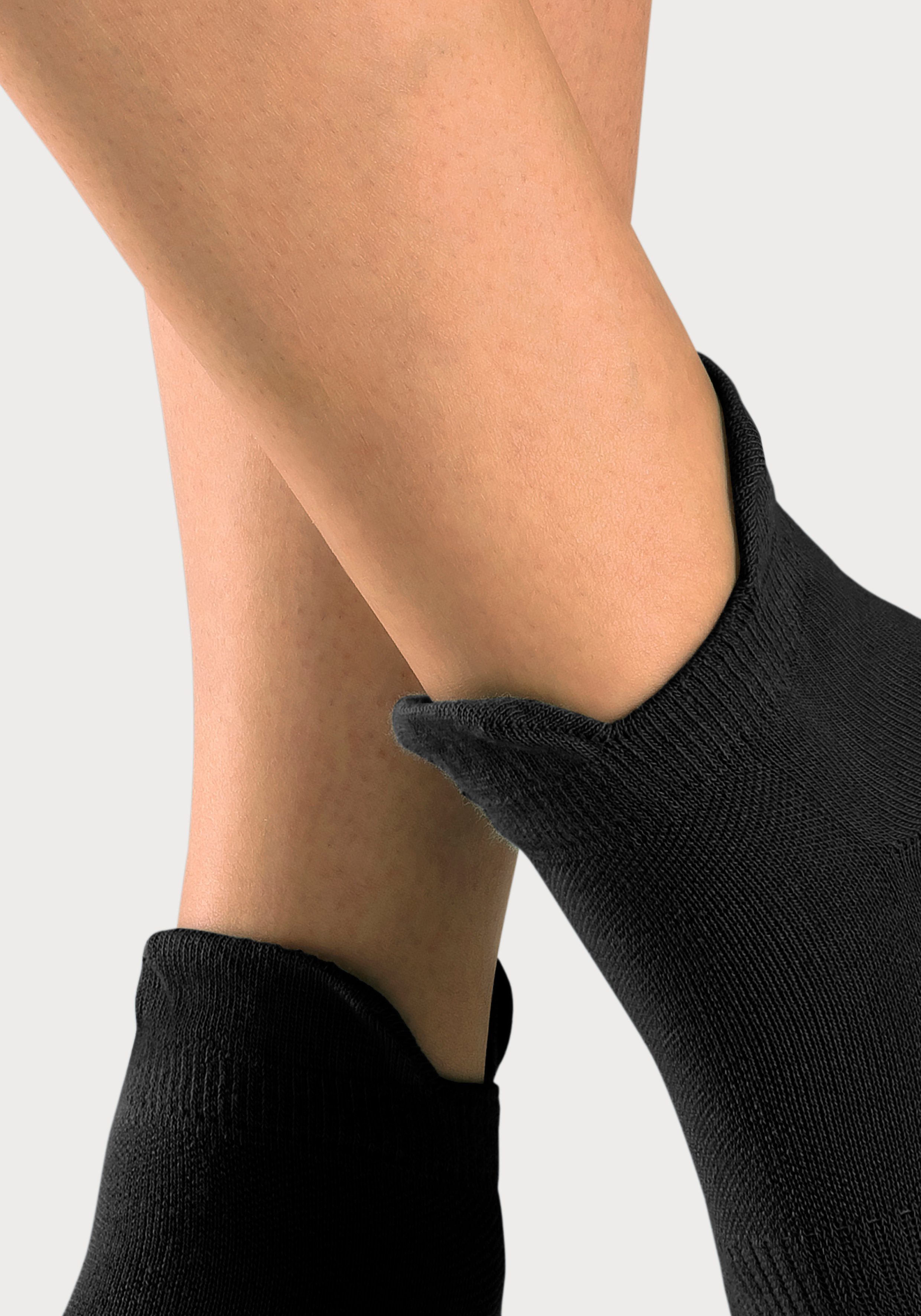 Bench. Sneakersocken (Packung, 6-Paar) mit feiner Mesh Konstruktion und Mittelfußgummi