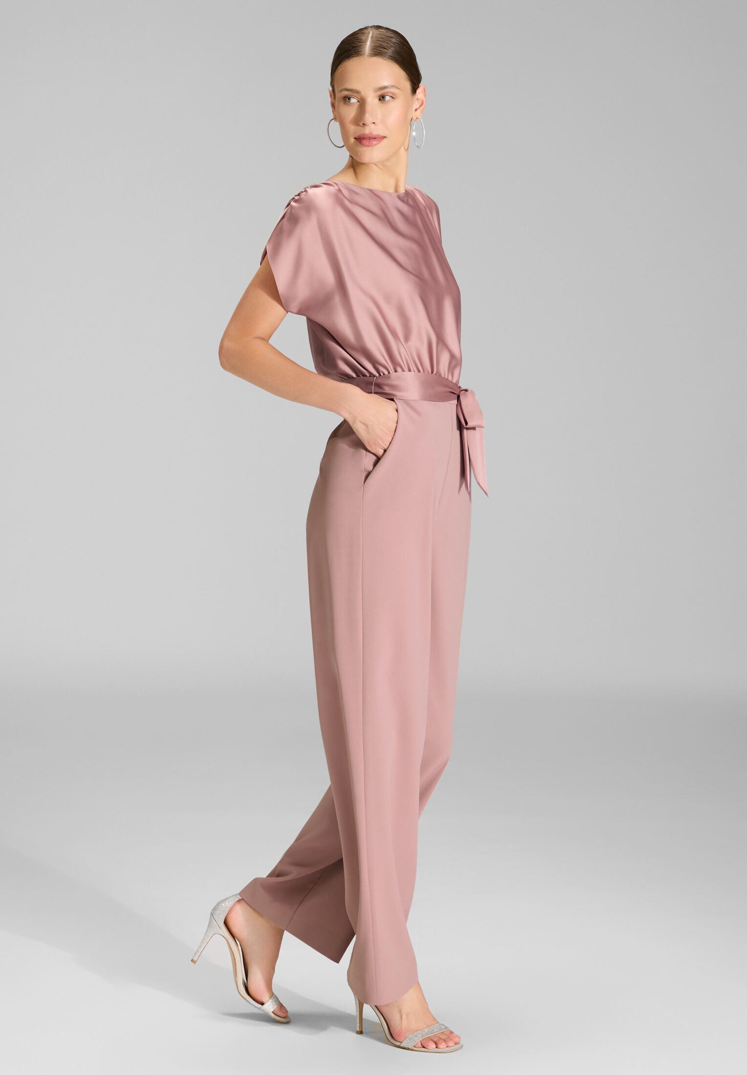 SWING Jumpsuit - Jumpsuit aus Material-Mix Oberteil in lockerer Passform mit gerade geschnittener Hose – Bild 5 von 5
