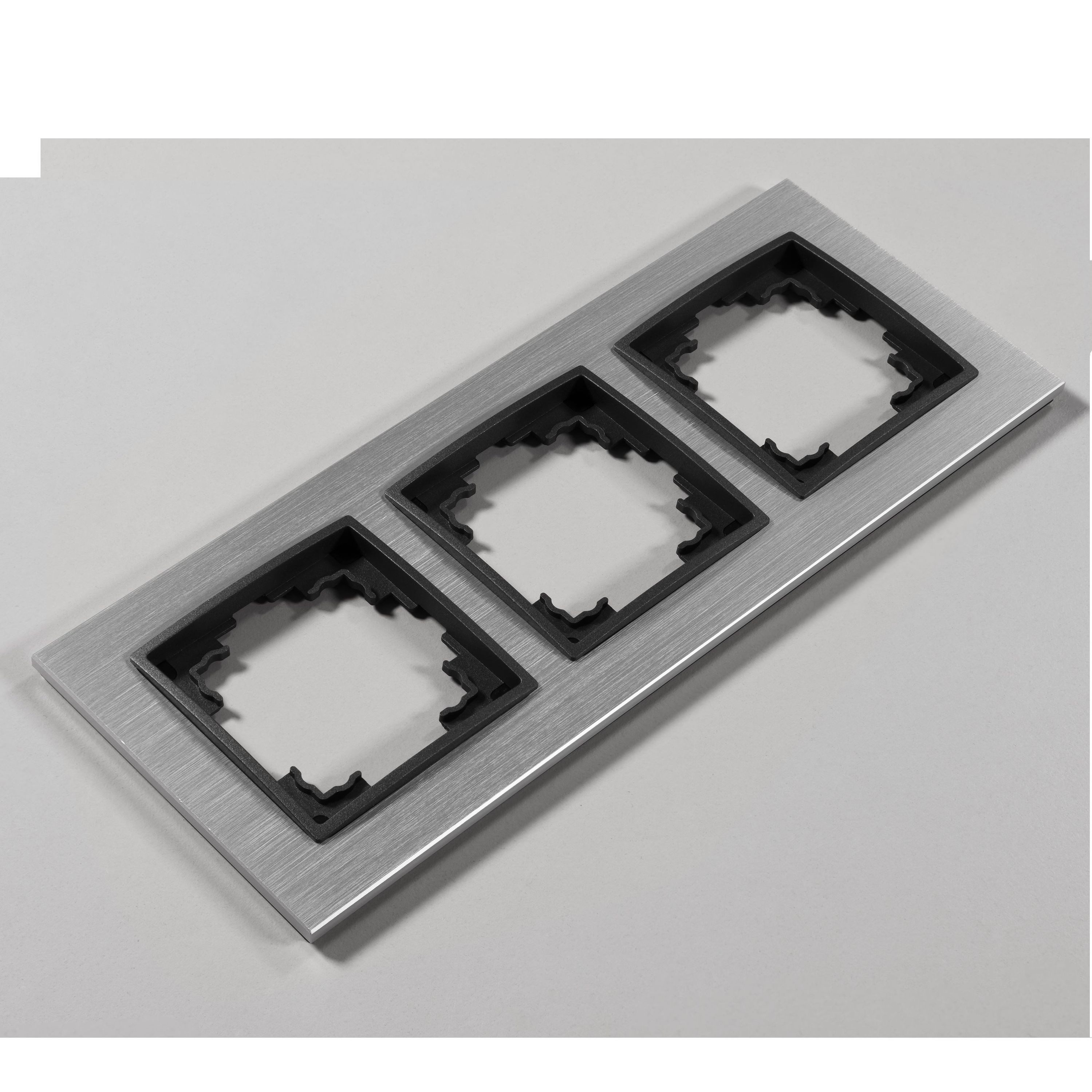 Lichtideen Schalter 2502 Abelka ALU 3er Rahmen für drei Einsätze aus der Serie ABELKA ALU (Taster, Schalter, Anennendose, Steckdose mit USB lieferbar)