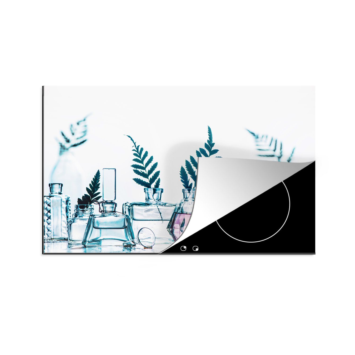 MuchoWow Herdblende-/Abdeckplatte Eine Sammlung von Parfüms in einer Reihe, Vinyl, (1 tlg), 81x52 cm, Induktionskochfeld Schutz für die küche, Ceranfeldabdeckung