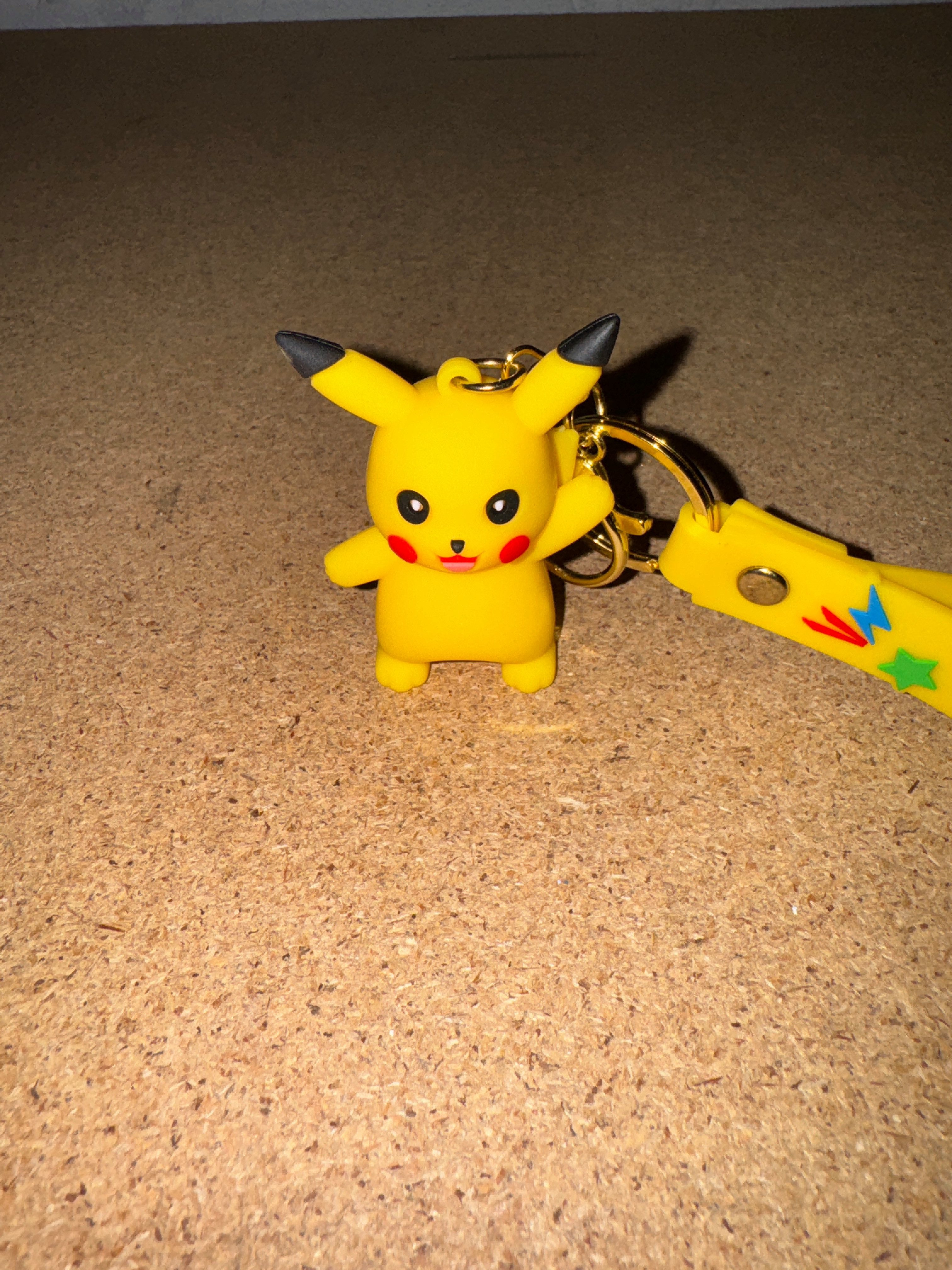 Stelby Schlüsselanhänger Pokemon Pikachu Schlüsselanhänger 3D Gummi, Strapazierfähiges & flexibles Material für langlebige Nutzung