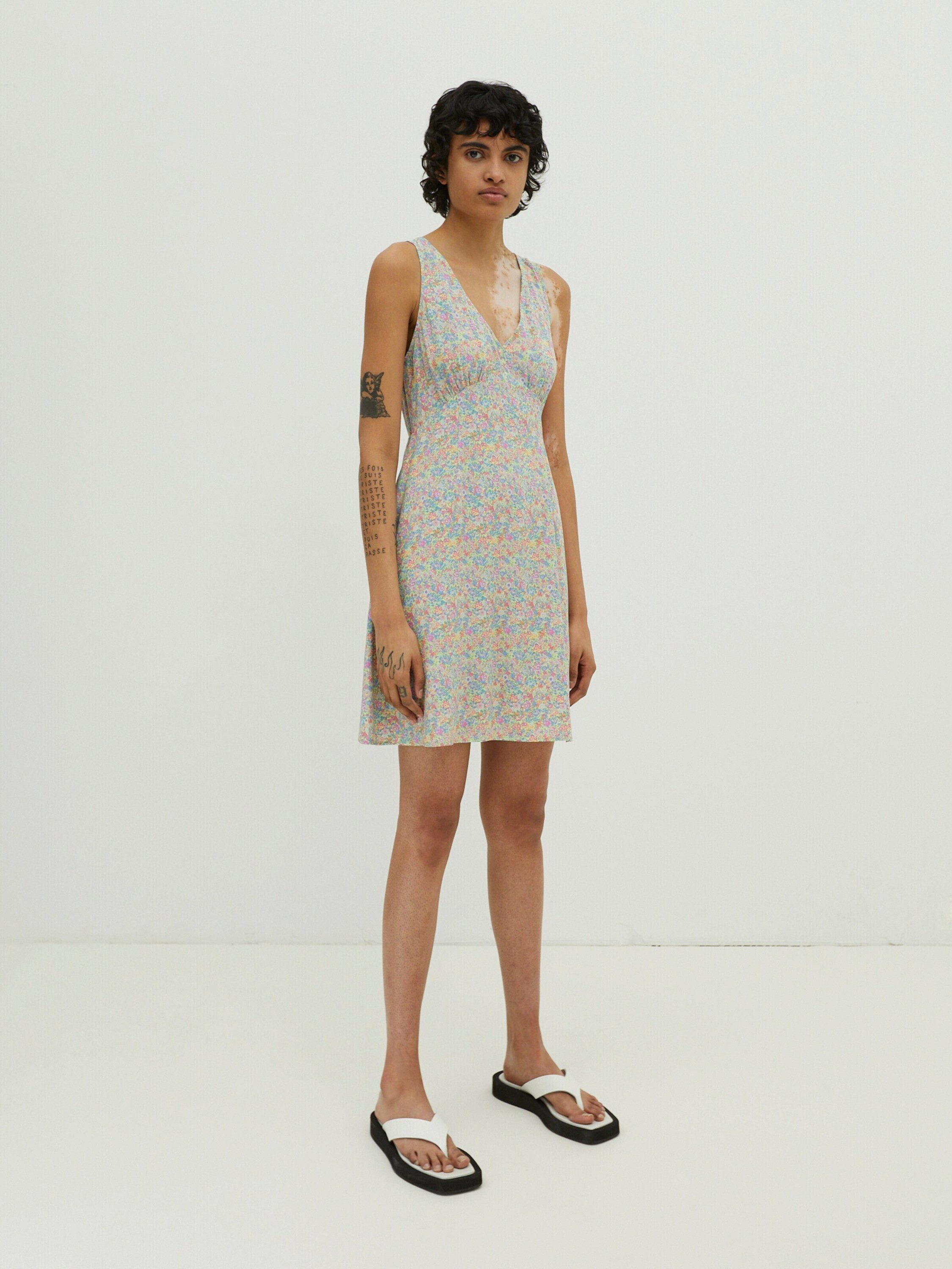 EDITED Sommerkleid Everly (1-tlg) Drapiert/gerafft