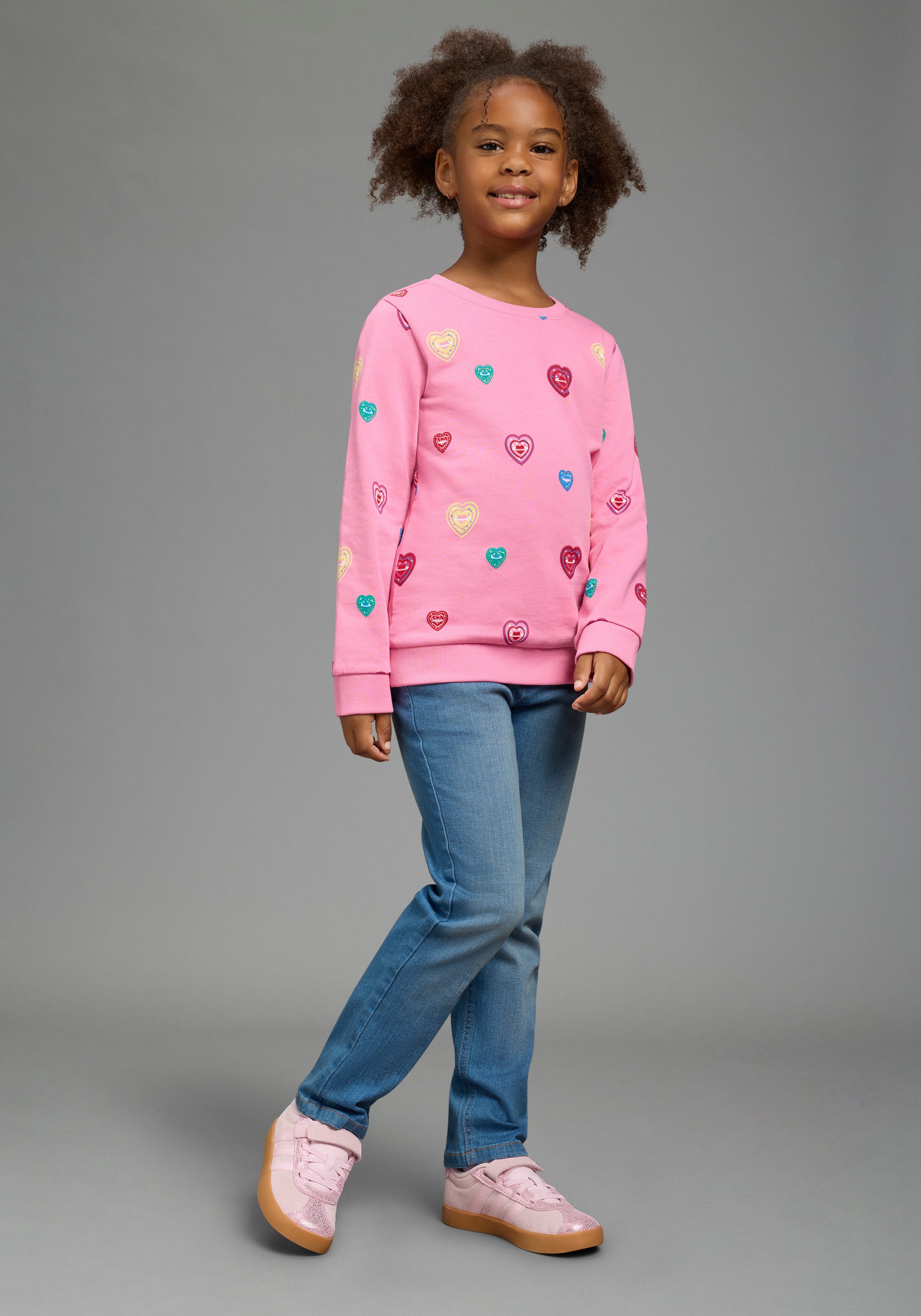 Scout Sweatshirt Shirt in süßem Herzen-Allover - NEU von SCOUT mit Rundhalsausschnitt, mit langen Ärmeln, hüftlange Basic-Passform