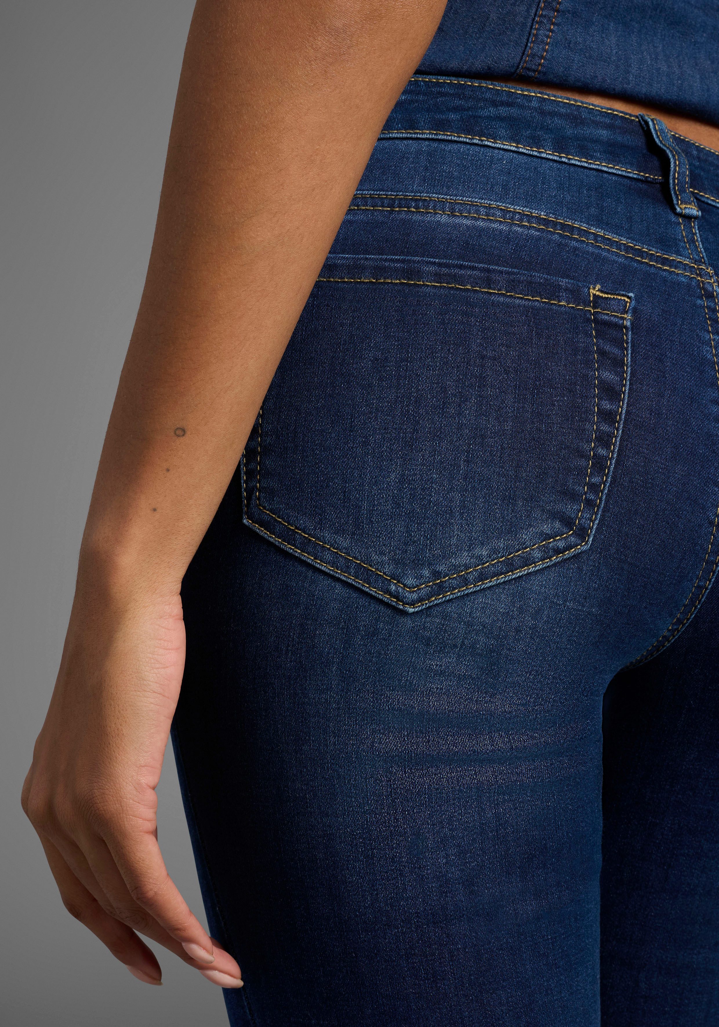 Arizona Skinny-fit-Jeans Ultra-Stretch extra-enger Beinverlauf, normale Leibhöhe, mit Eingrifftaschen