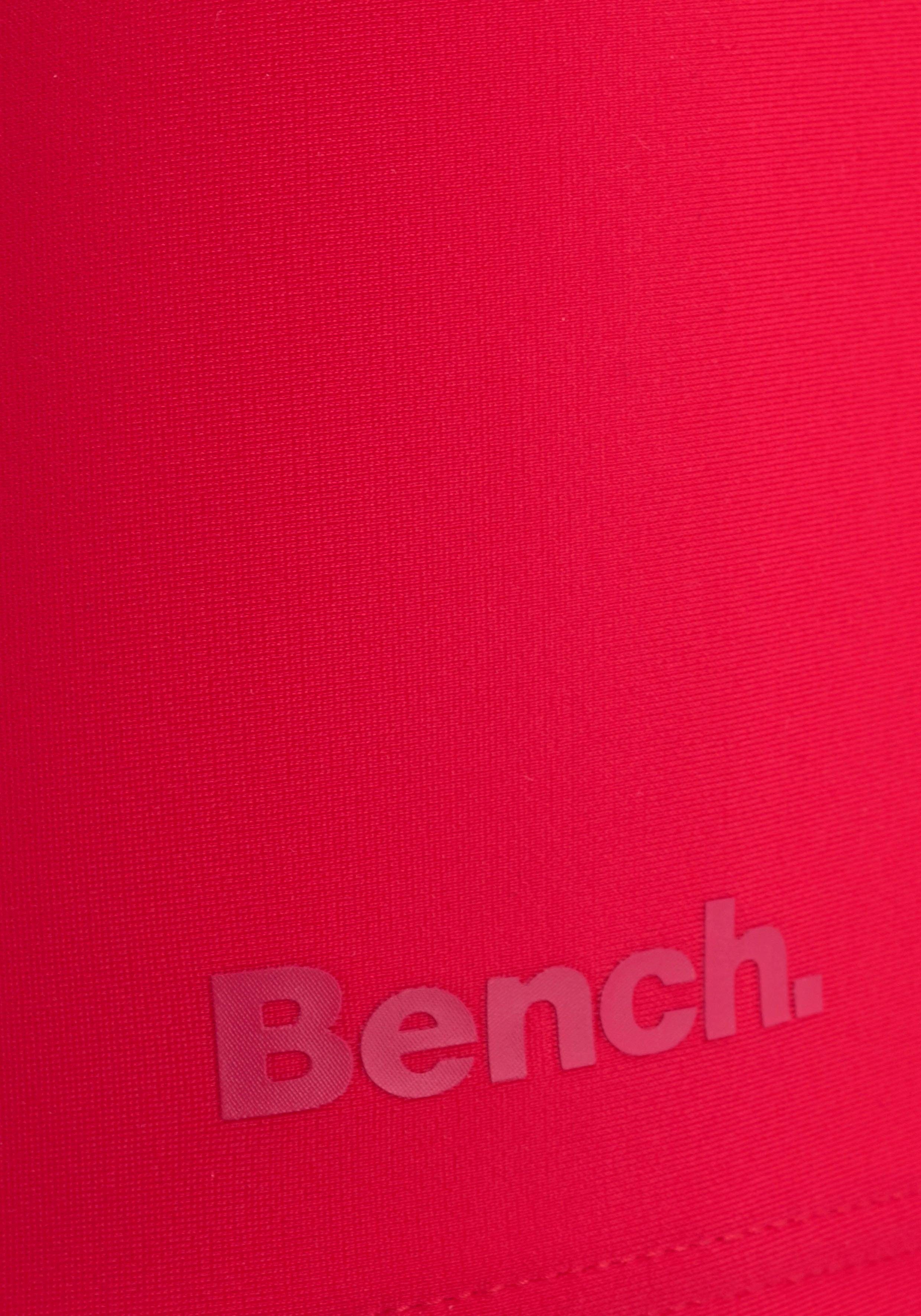 Logodruck mit rot Bench. Boxer-Badehose
