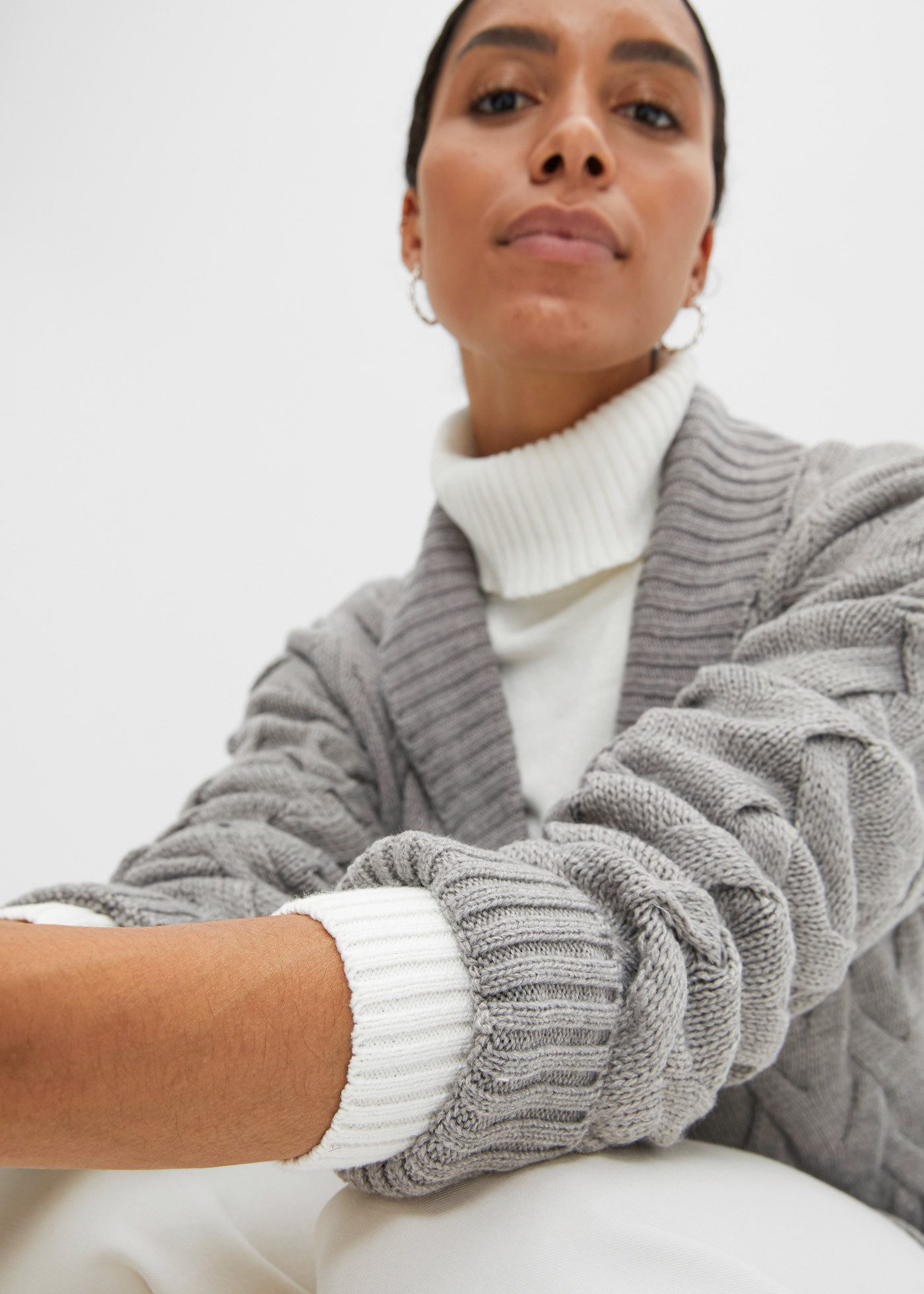 bonprix Longstrickjacke lockere Passform, mit Knopfleiste, mit aufgesetzten Taschen