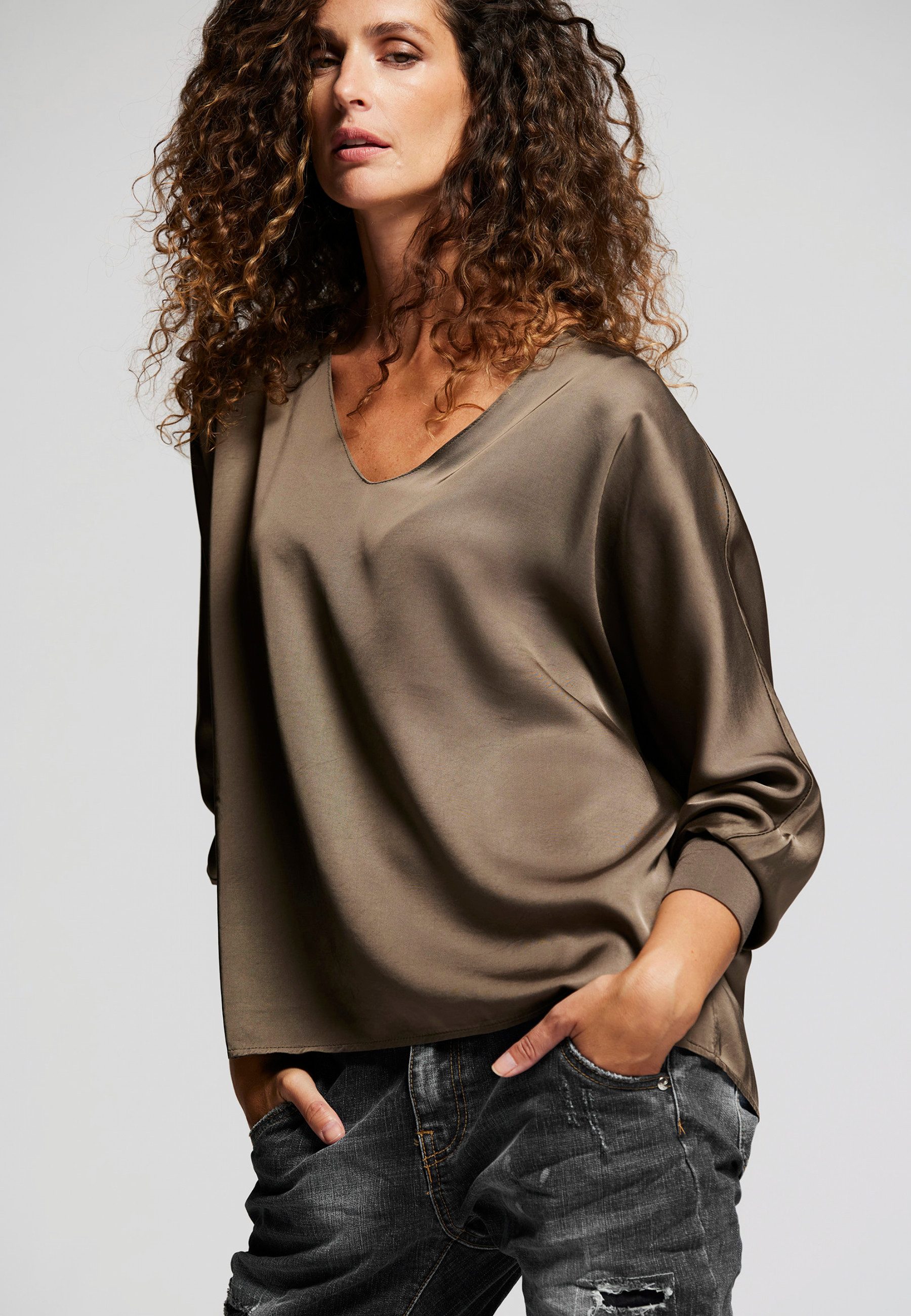 Andijamo-Fashion Schlupfbluse CHARMING Satinbluse mit dezentem Glanz