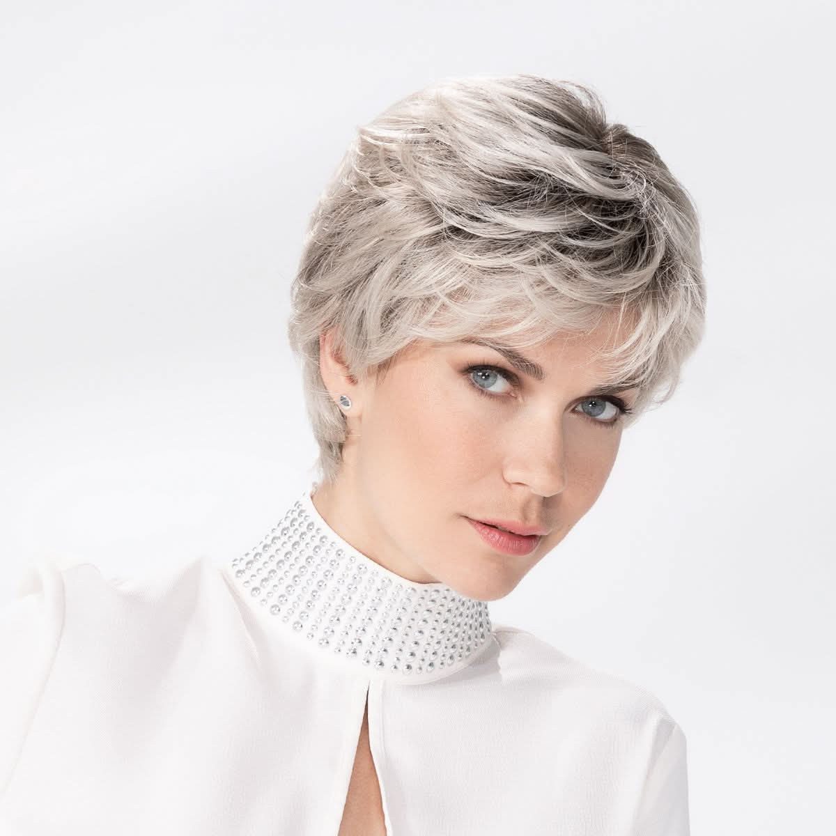 Ellen Wille Kunsthaarperücke Ellen Wille Posh Deluxe, Eleganter Kurzhaarschnitt, federleichte Stufen, Lace Front, 45g