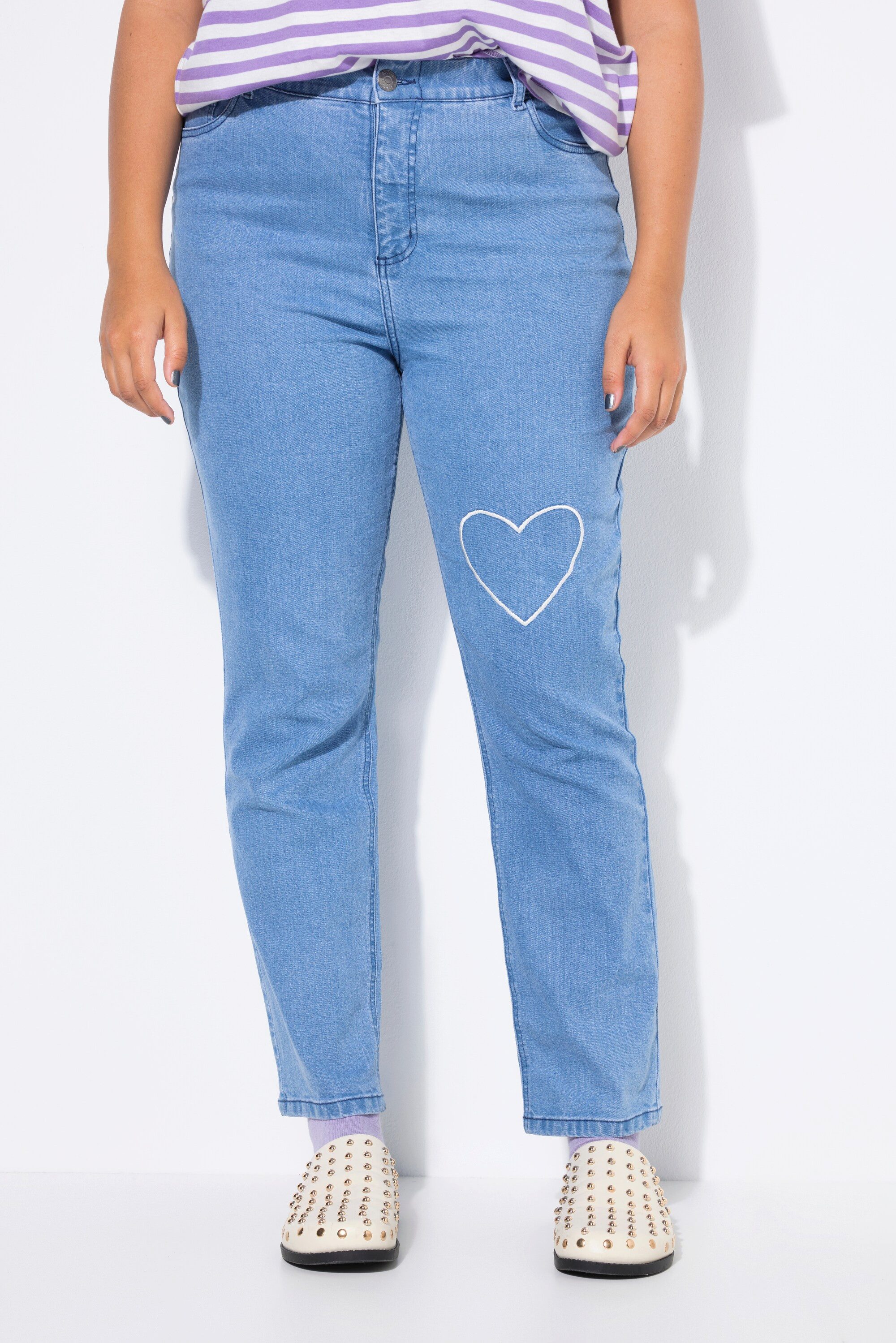 Studio Untold Röhrenjeans Mom-Jeans Mom-Shape 5-Pocket Heart-Stickerei