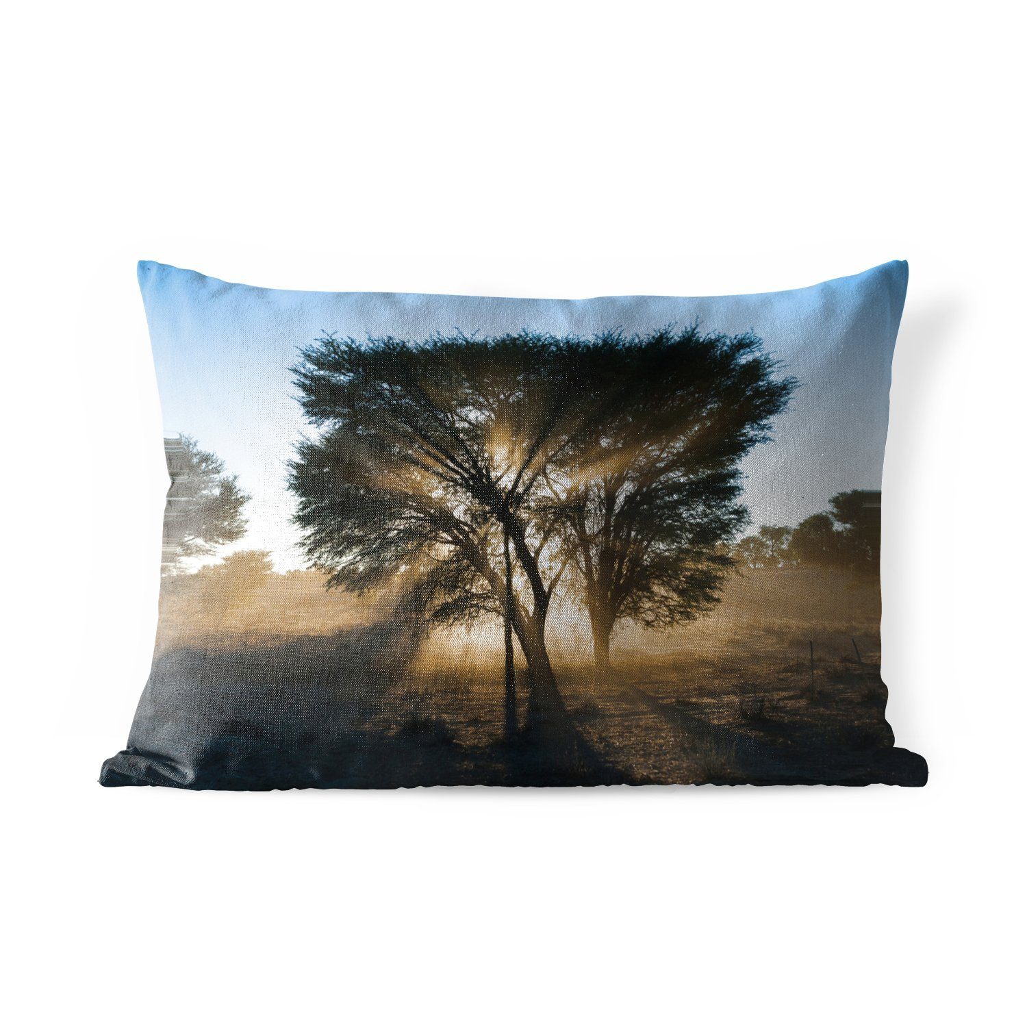 MuchoWow Dekokissen Silhouette eines Dornenbaums im Kgalagadi Transfrontier Park, Outdoor-Dekorationskissen, Polyester, Dekokissenbezug, Kissenhülle