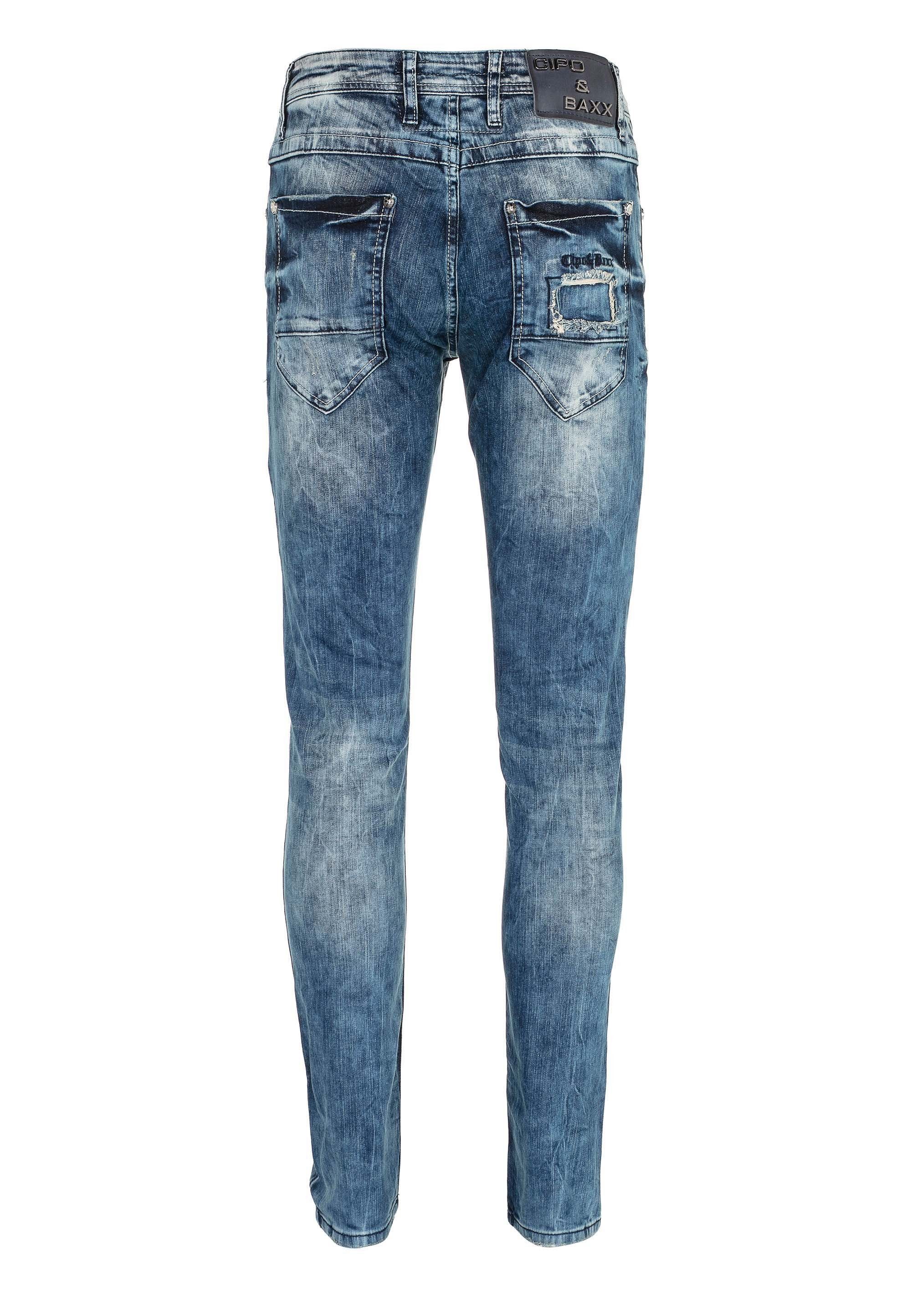 Cipo & Baxx Slim-fit-Jeans und mit Aufnäher Nieten in Straight Fit