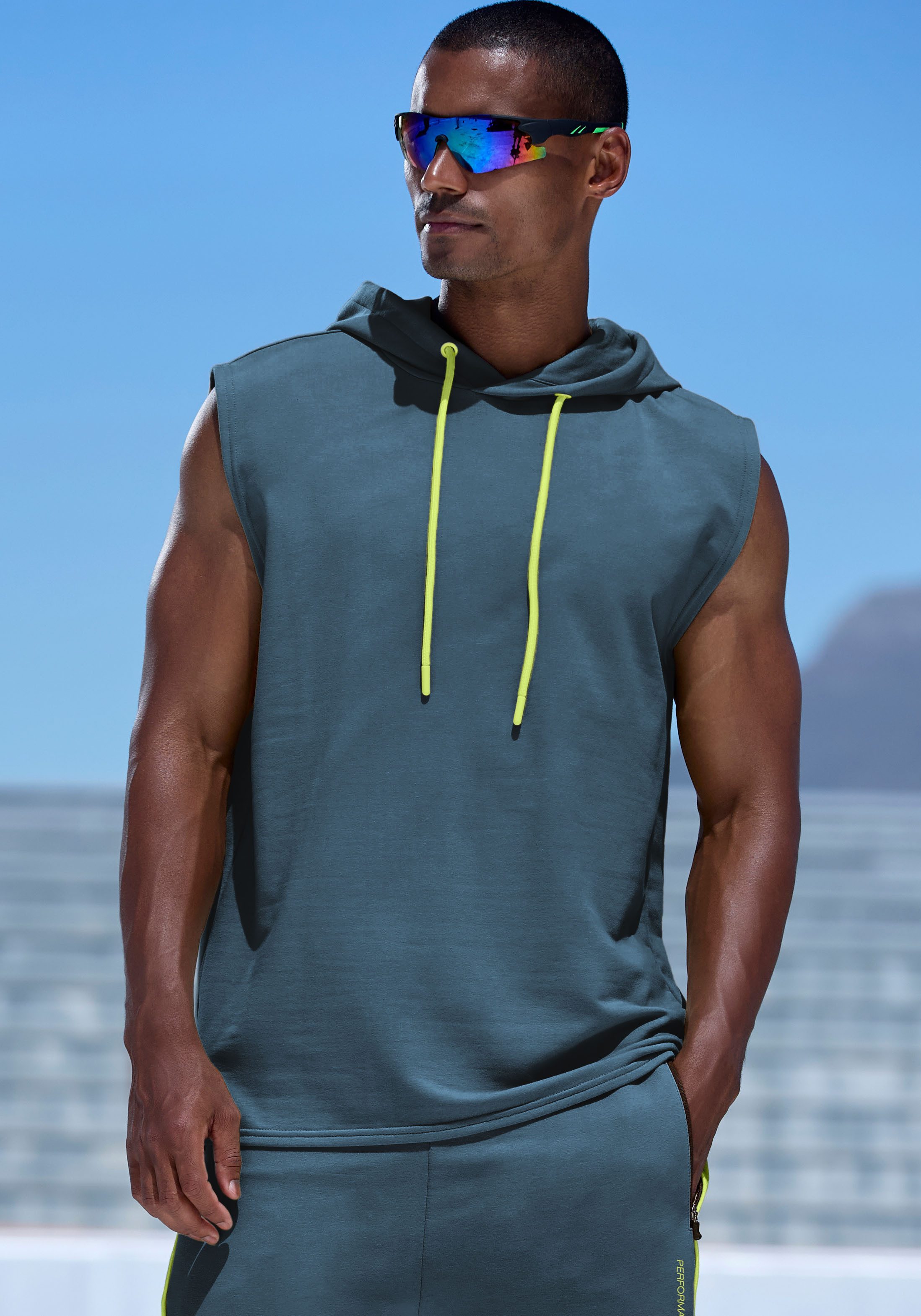 Le Jogger Performance Kapuzensweatshirt ohne Ärmel und mit kontrastfarbenen Details