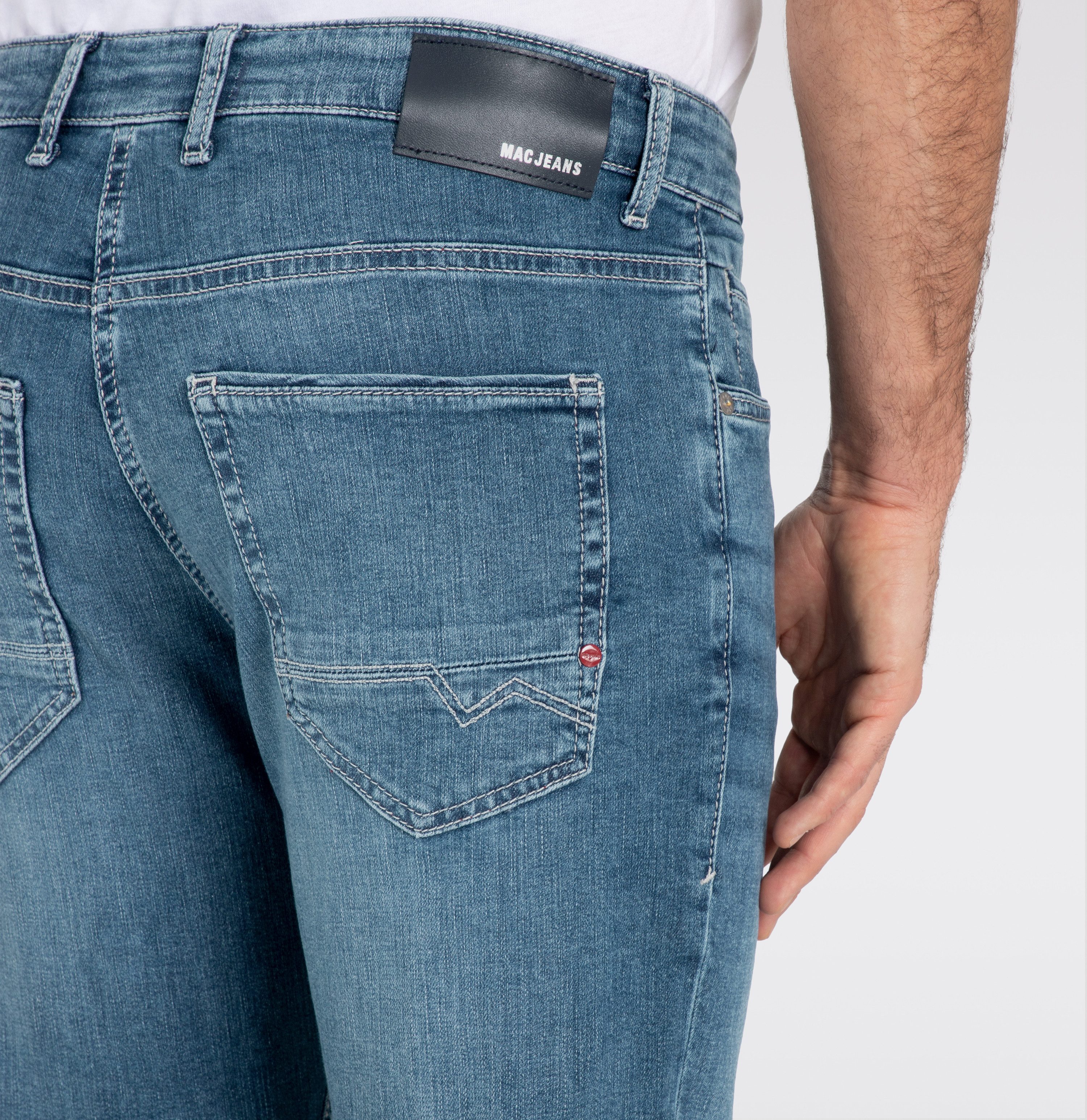 Mac Cosmetics Bequeme Jeans