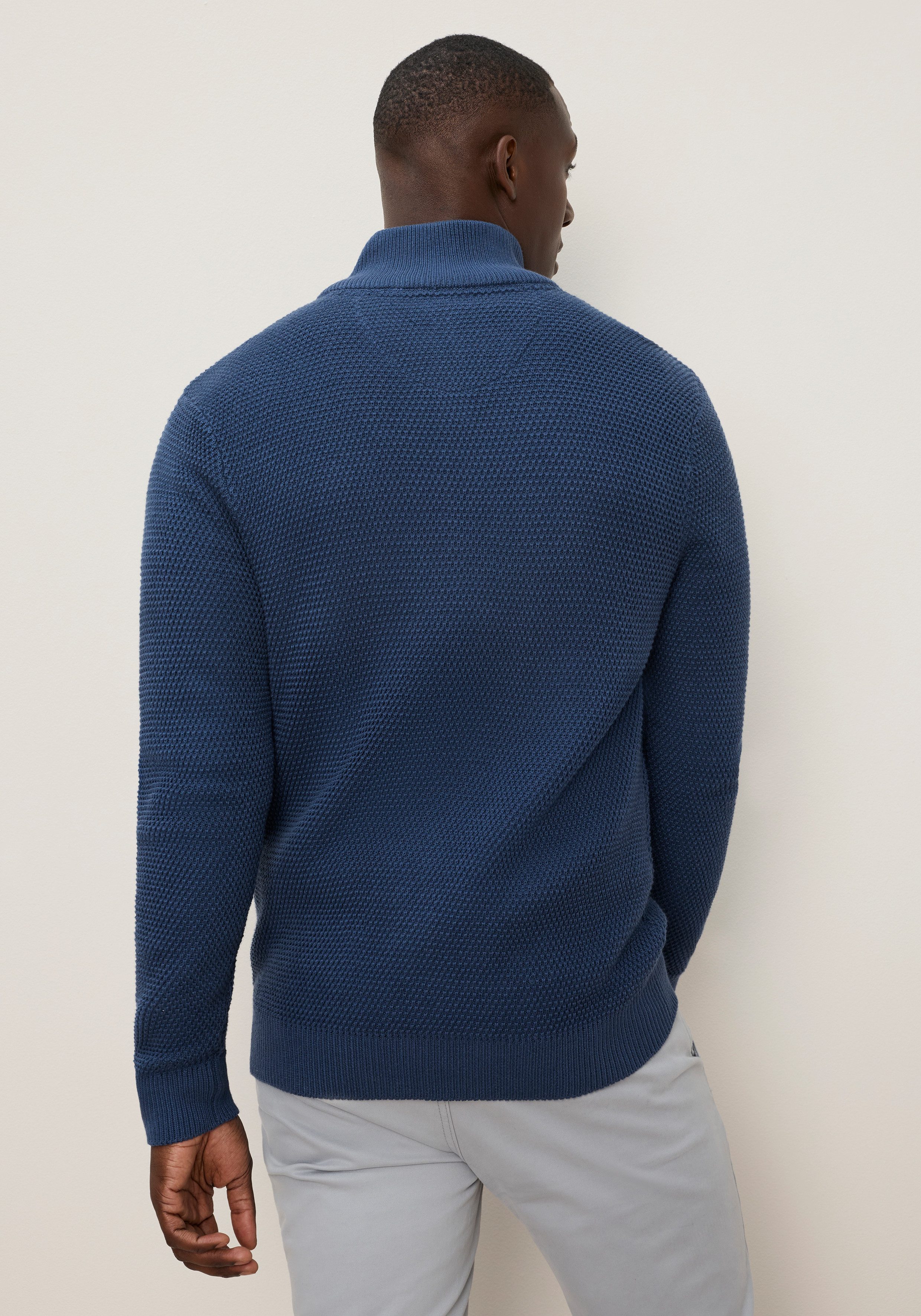 DELMAO Troyer Neue Kollektion! Highlight Kontrast- Reißverschluß aus Strickmaterial, Regular Fit, mit Label-Applikation – Bild 4 von 5