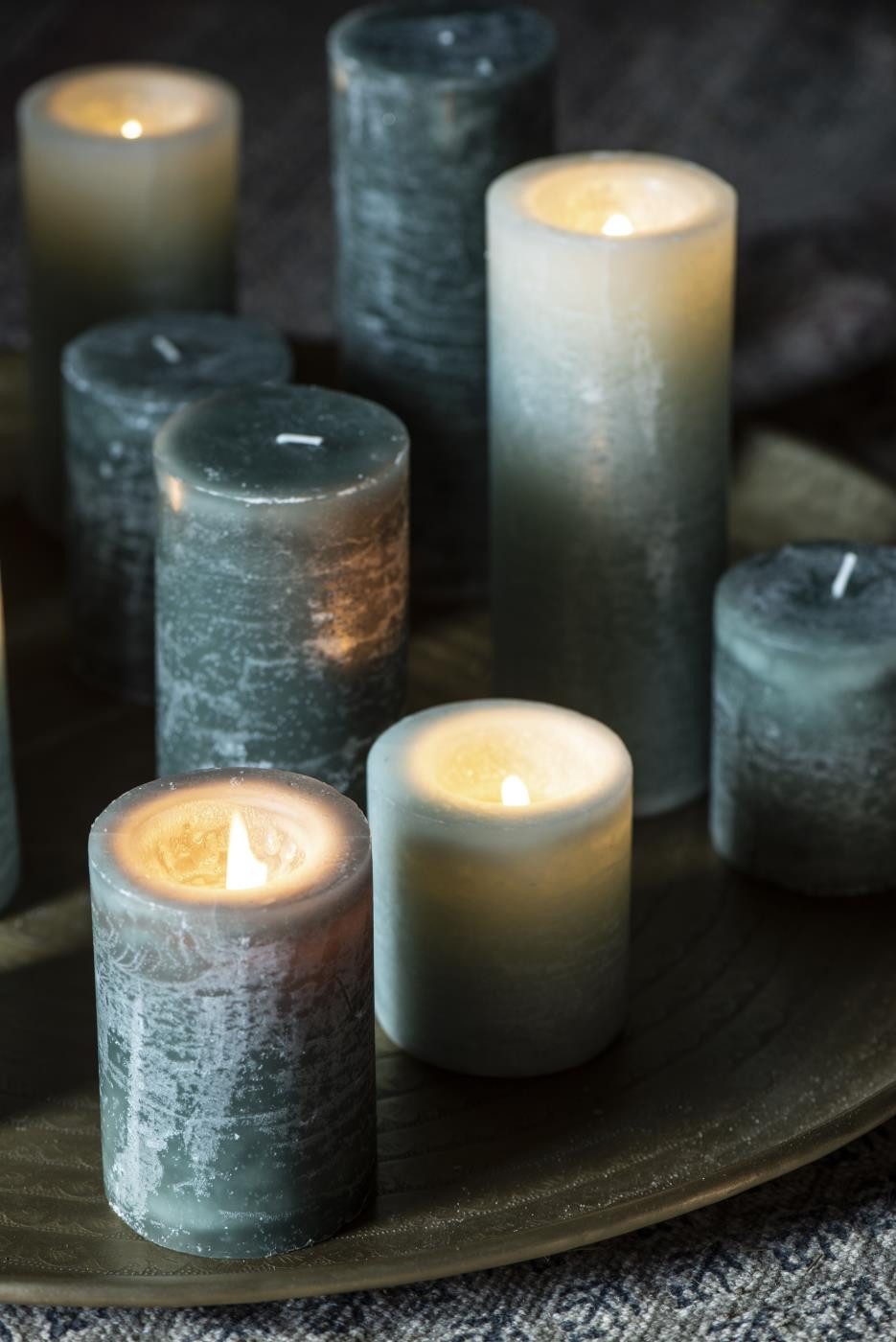 Ib Laursen Rustic-Kerze Rustikale Stumpenkerze durchgefärbt Kerze Tischkerze, Dekorative Stumpenkerze mit rustikaler Oberfläche und natürlichem Look