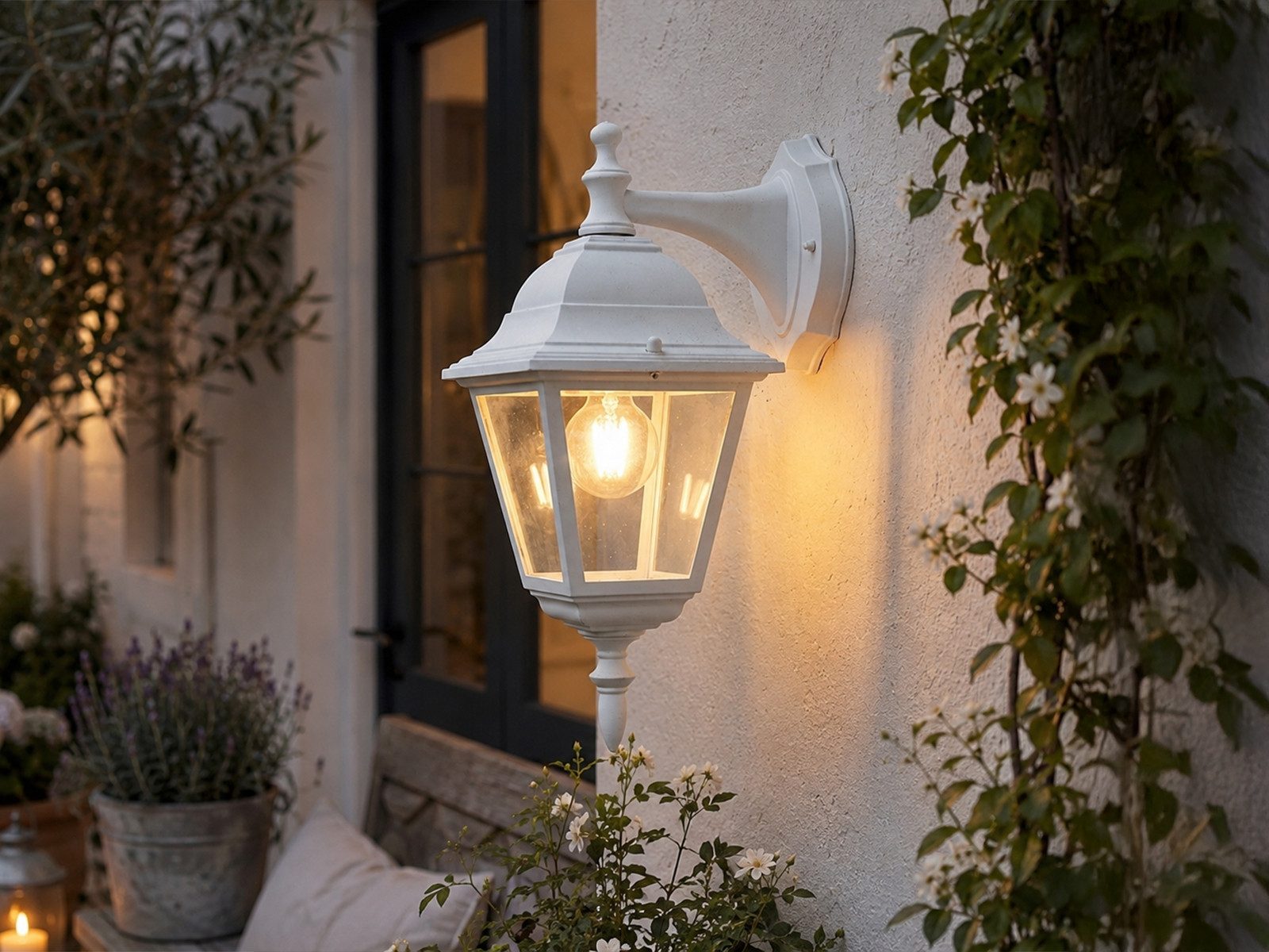TRIO Leuchten LED Außen-Wandleuchte Landhausstil Laterne hängend Höhe 34cm, LED wechselbar, warmweiß, Außenleuchte zur Fassadenbeleuchtung, E27 Außenlampe Wand-Laterne