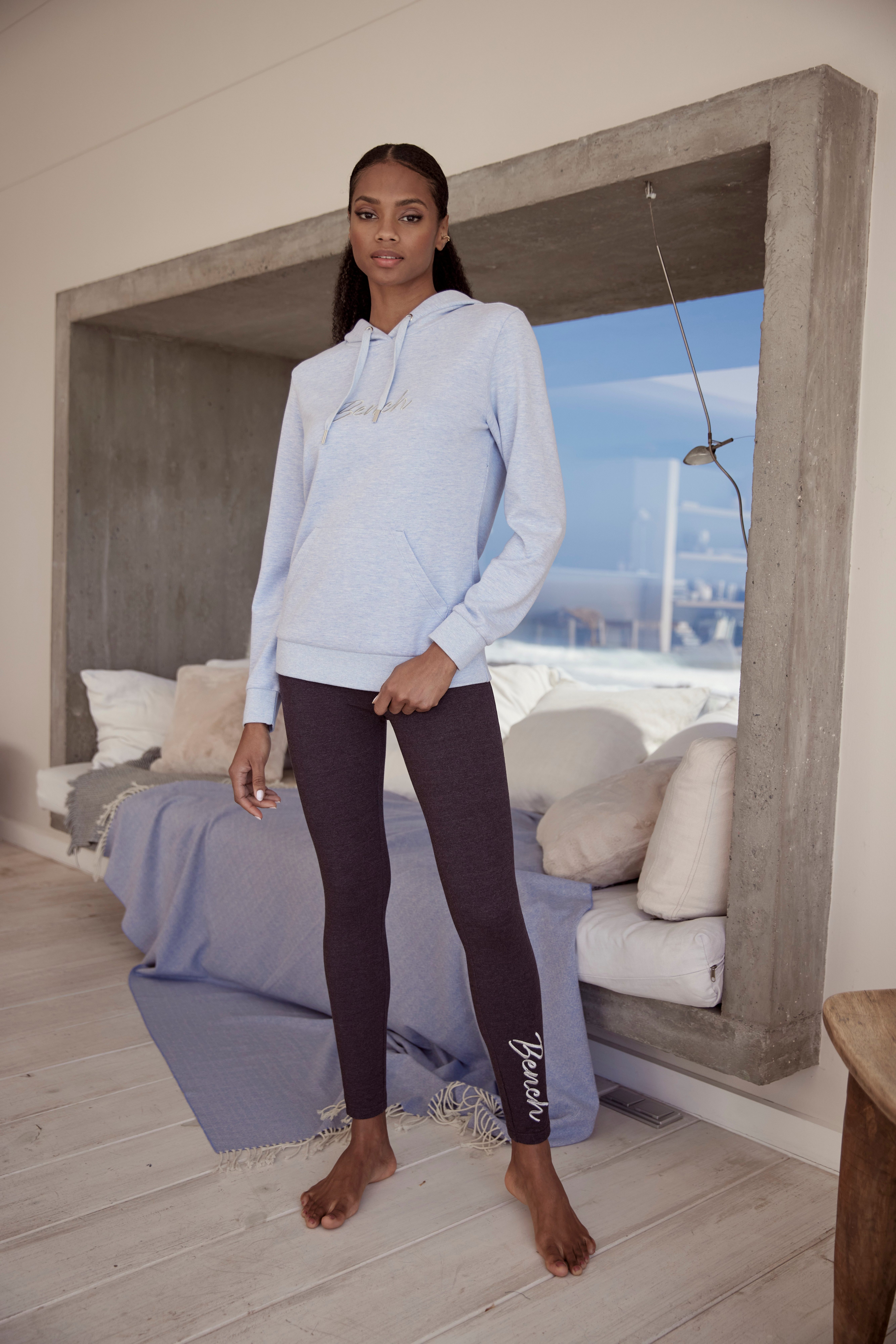 Bench. Loungewear Kapuzensweatshirt mit glänzender Logostickerei, Loungewear, Loungeanzug
