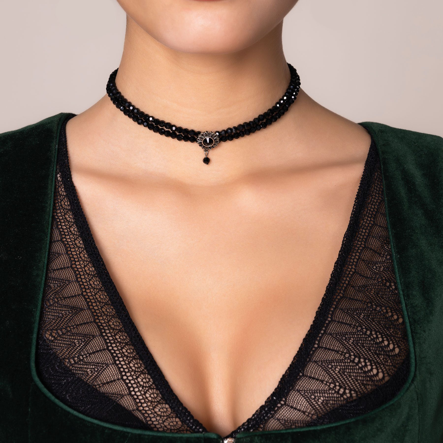 Alpenflüstern Collier Trachten Glamour-Kropfkette Helena (schwarz), - Perlen Halskette, Trachtenkette, eleganter Damen-Trachtenschmuck, Di – Bild 2 von 5