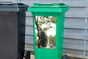 MuchoWow Wandsticker Affe in den Wäldern des Gunung Gede Pangrango Nationalparks in (1 St), Mülleimer-aufkleber, Mülltonne, Sticker, Container, Abfalbehälter