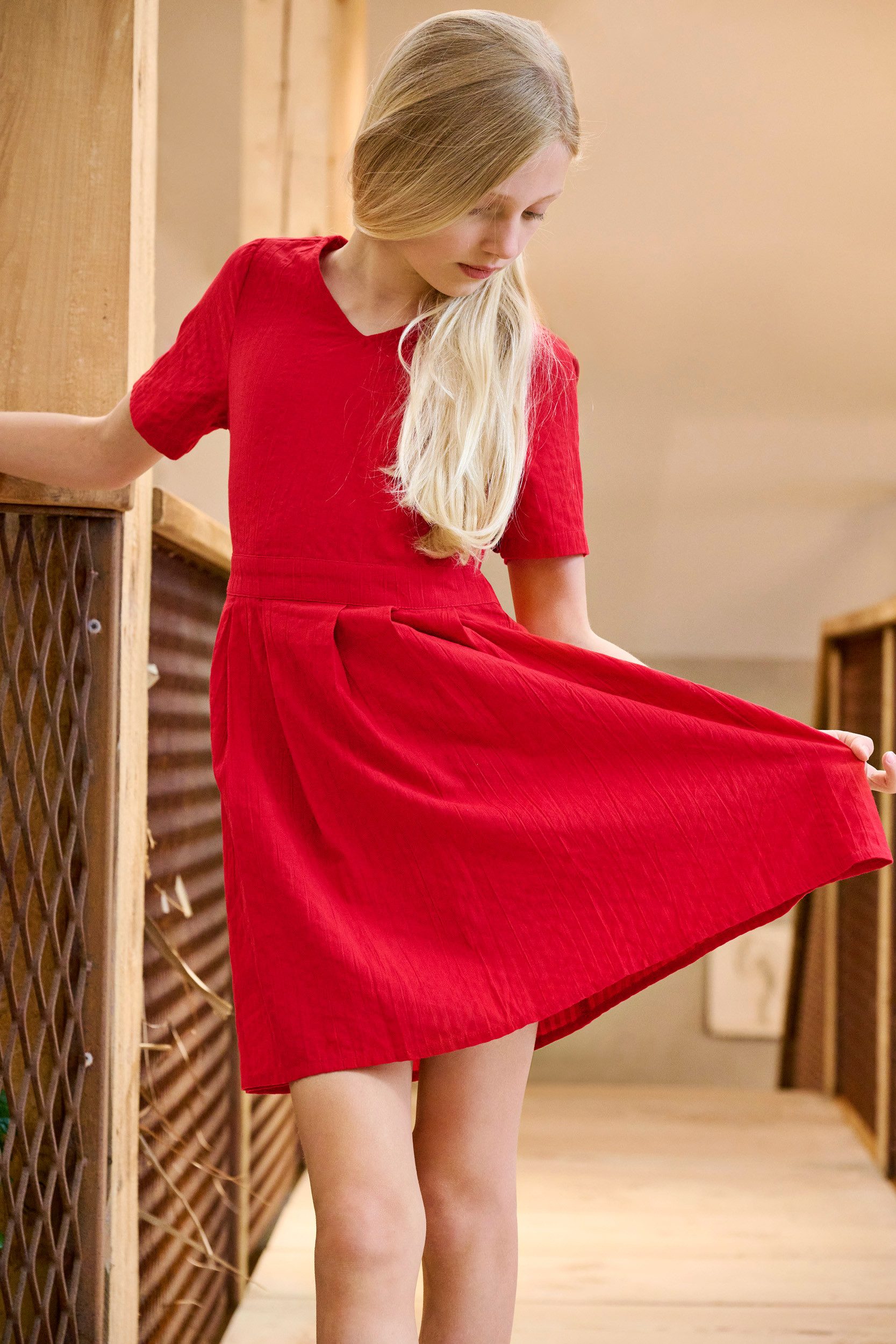KIDS ONLY Sommerkleid KOGSTINNA SS HEART DRESS WVN (1-tlg) mit tollem Cut-Out Detail im Rücken