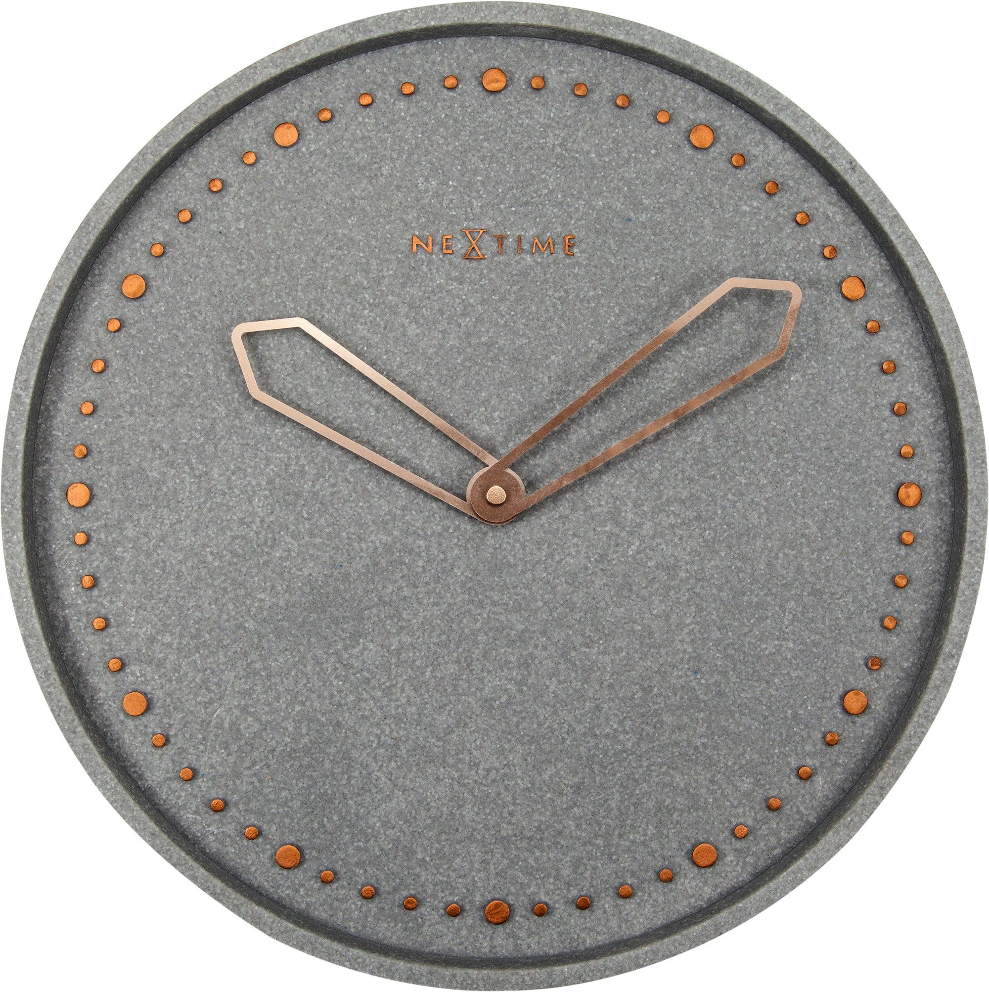 NEXTIME Wanduhr 3197 (Kontrast durch rauen Beton und glänzenden Rosegold-Elementen)