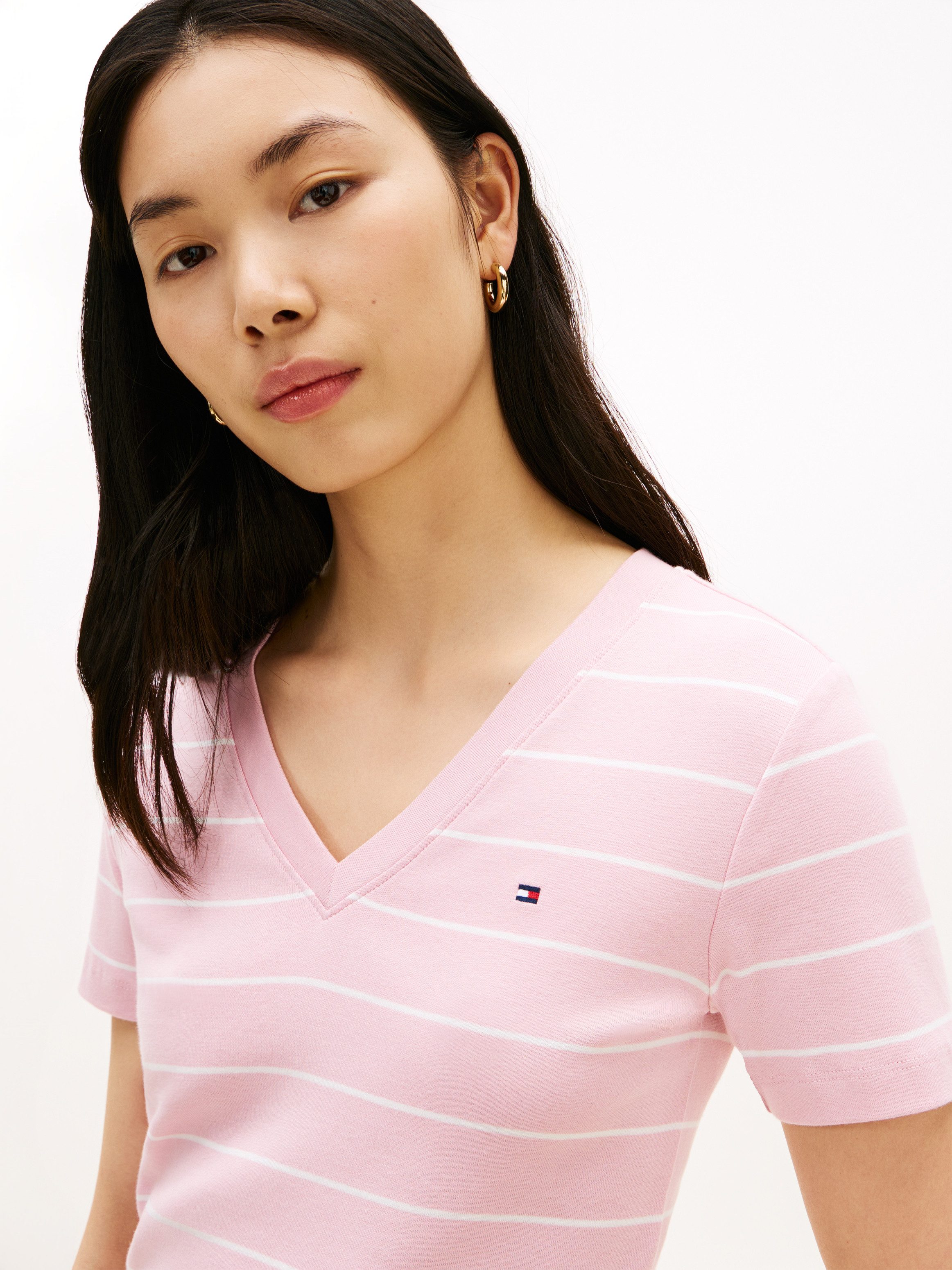 Tommy Hilfiger T-Shirt SLIM CODY V-NECK SHORT SLEEVE aus Baumwolle, Logostickerei, gestreift