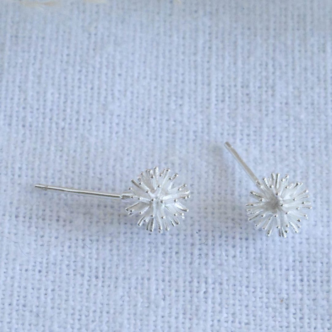 Runde Perlé Paar Ohrstecker zarte Ohrstecker kleine Pusteblume, kleine Ohrs günstig online kaufen