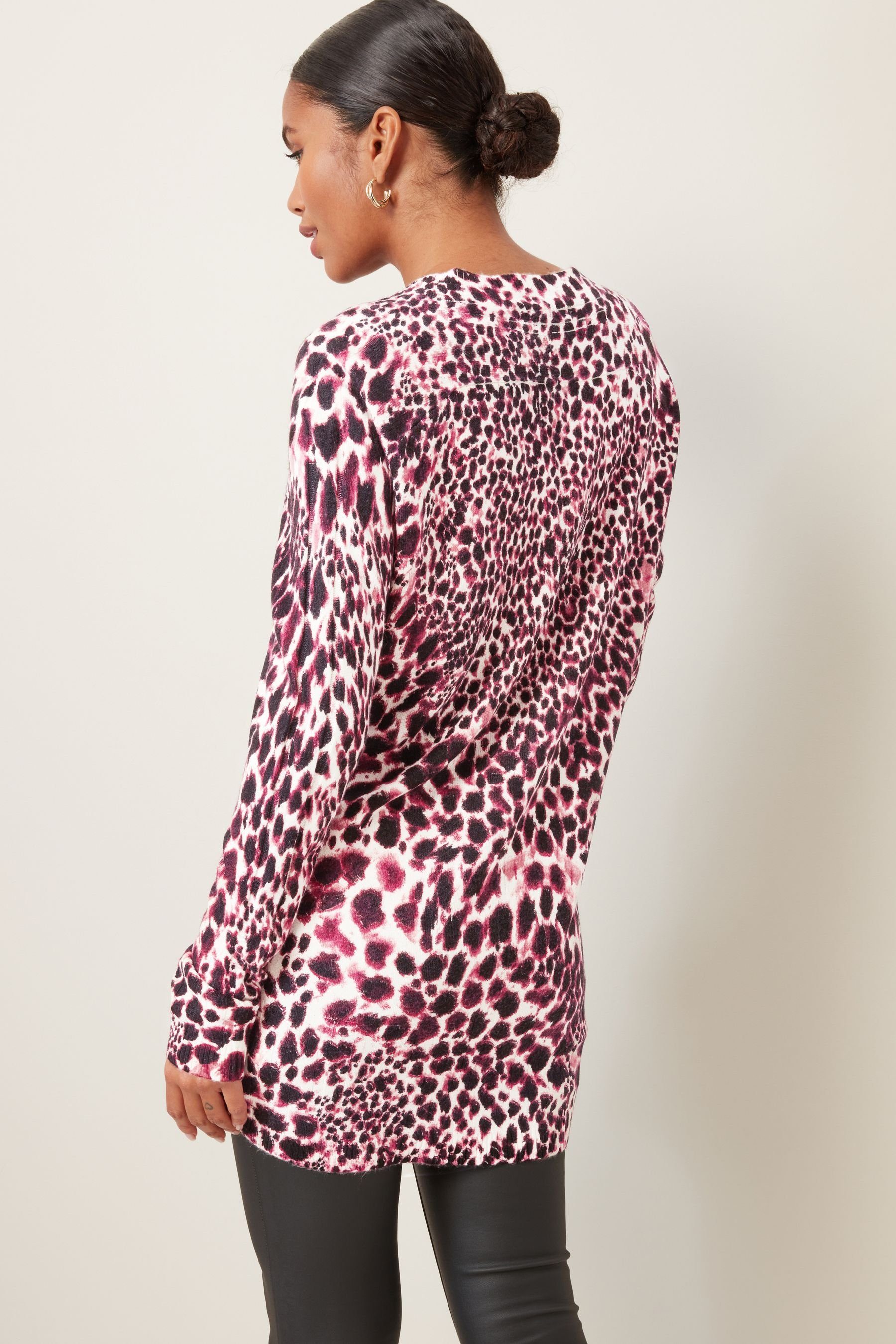 Next V-Ausschnitt-Pullover Bedruckter Animal Pink (1-tlg) V-Ausschnitt mit Tunikapullover