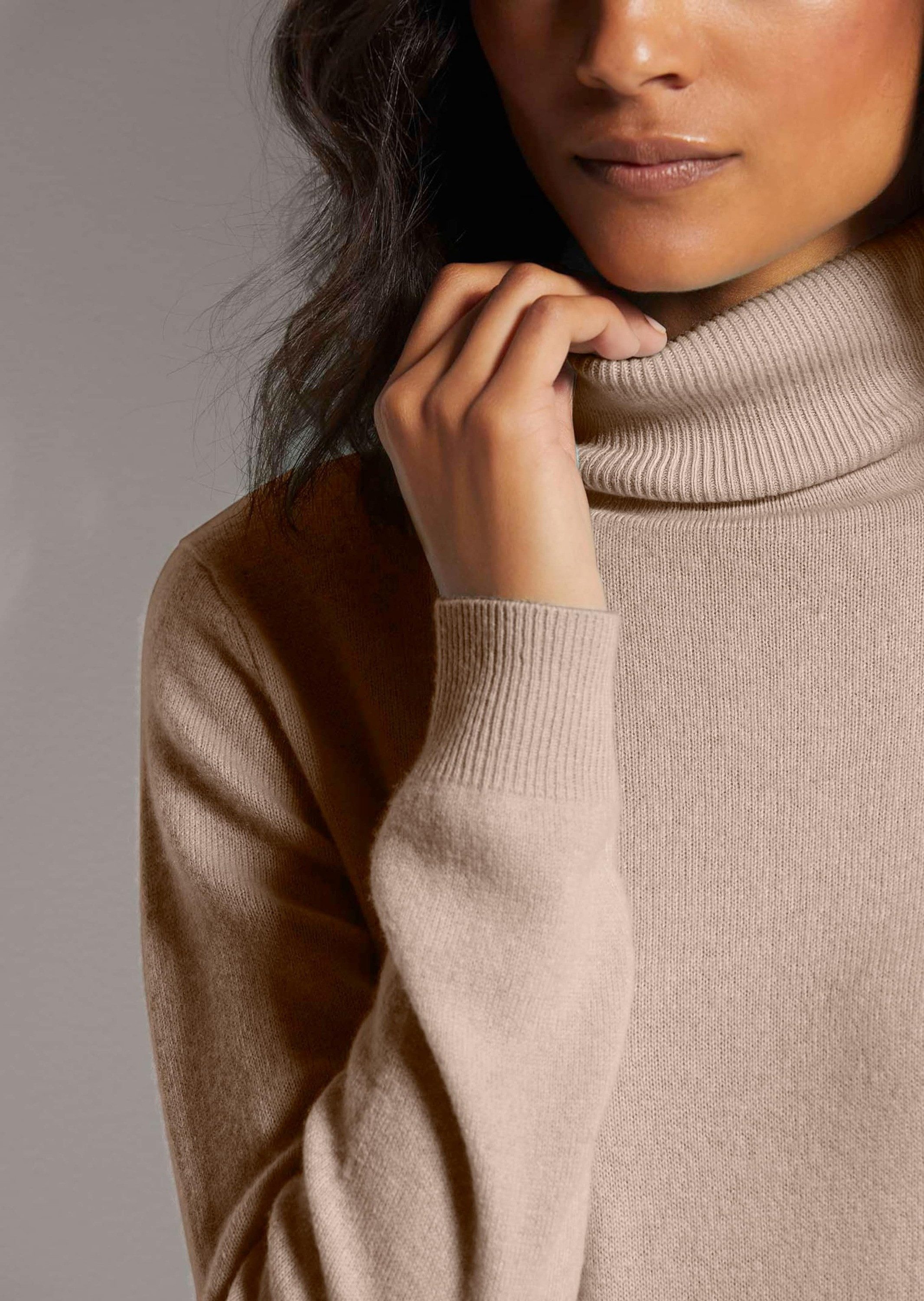 MADELEINE Strickpullover Zeitloser Strickpullover mit geripptem Rollkragen Winterpullover mit Rippstrick-Details und langen Ärmeln